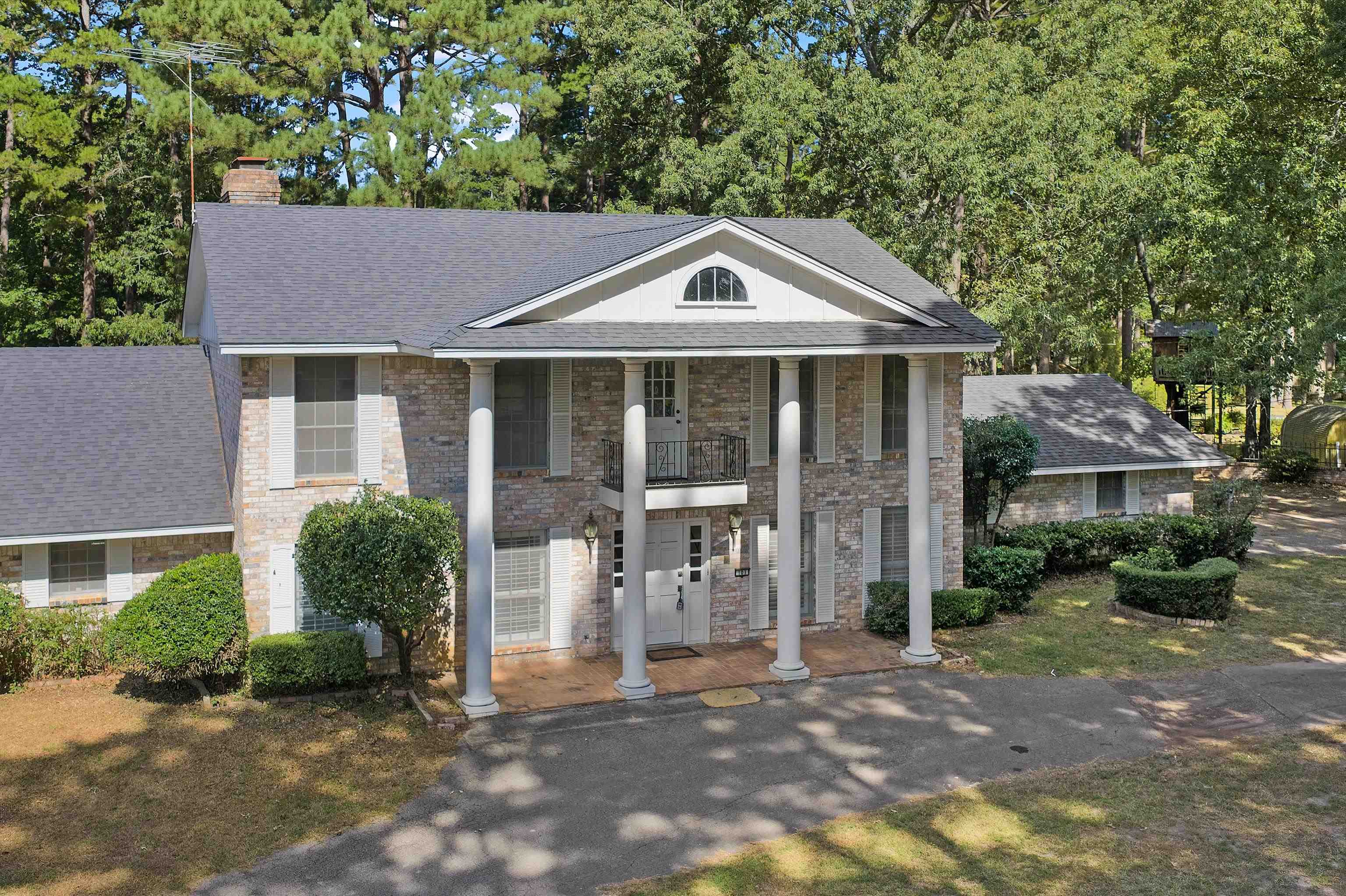 101 Cedar Circle — photo