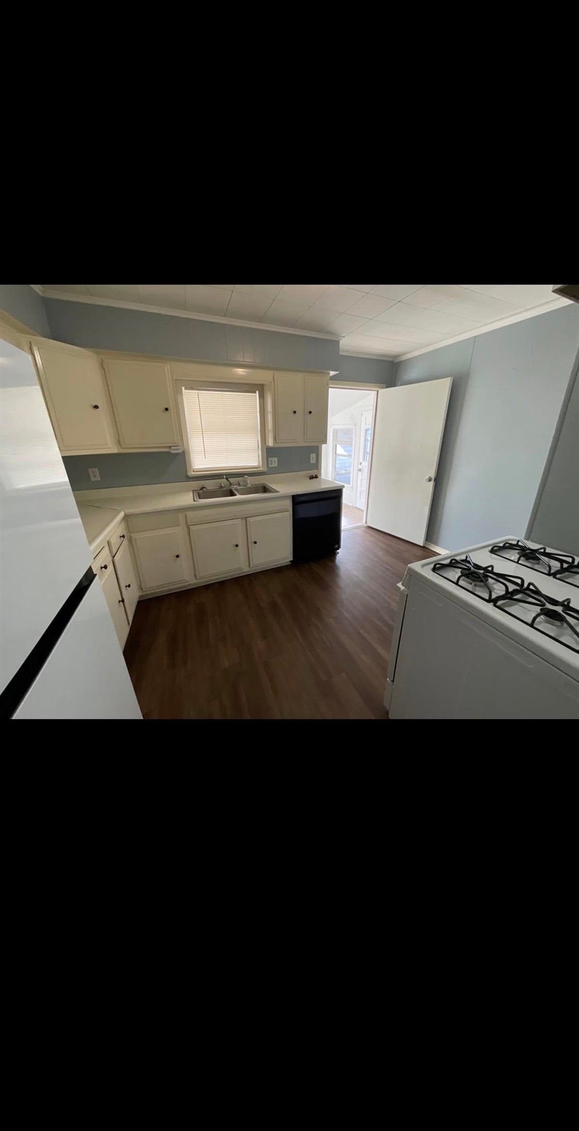 21075 CR 2138 — photo