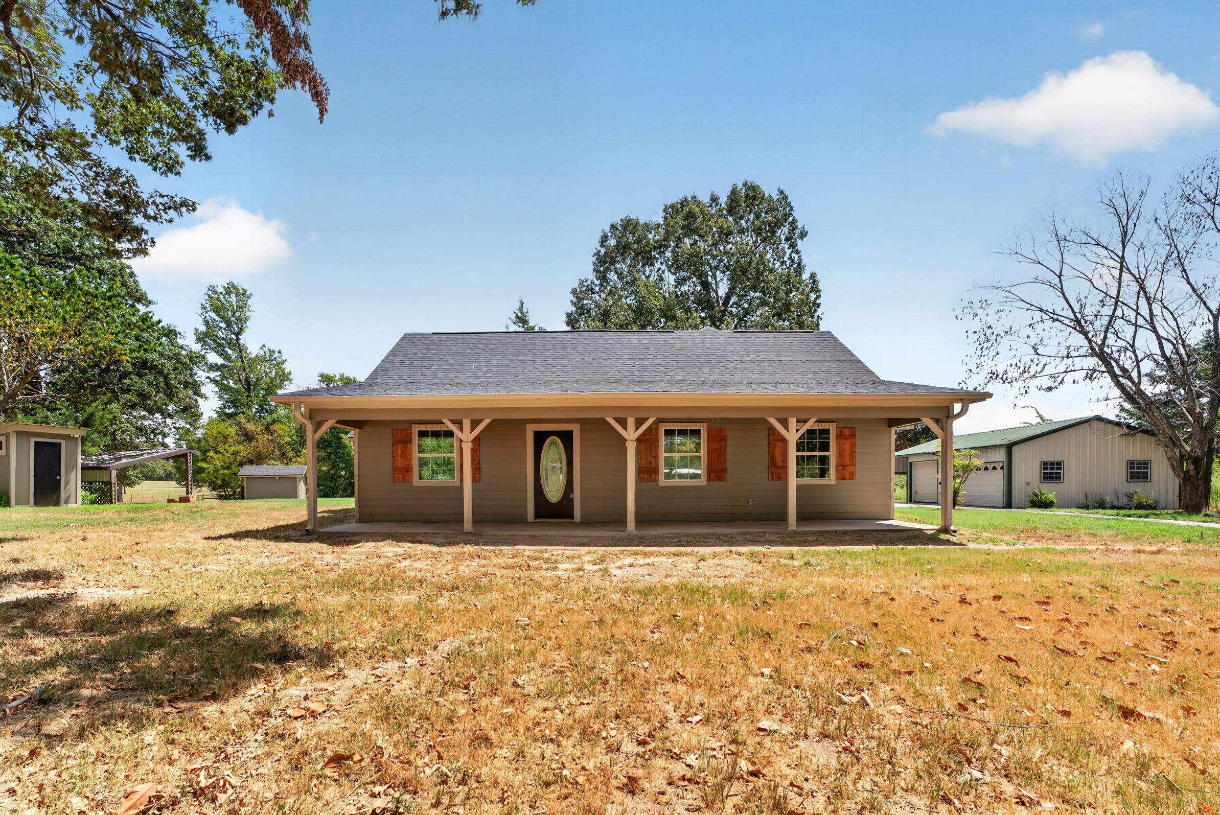 6477 FM 2685 — photo