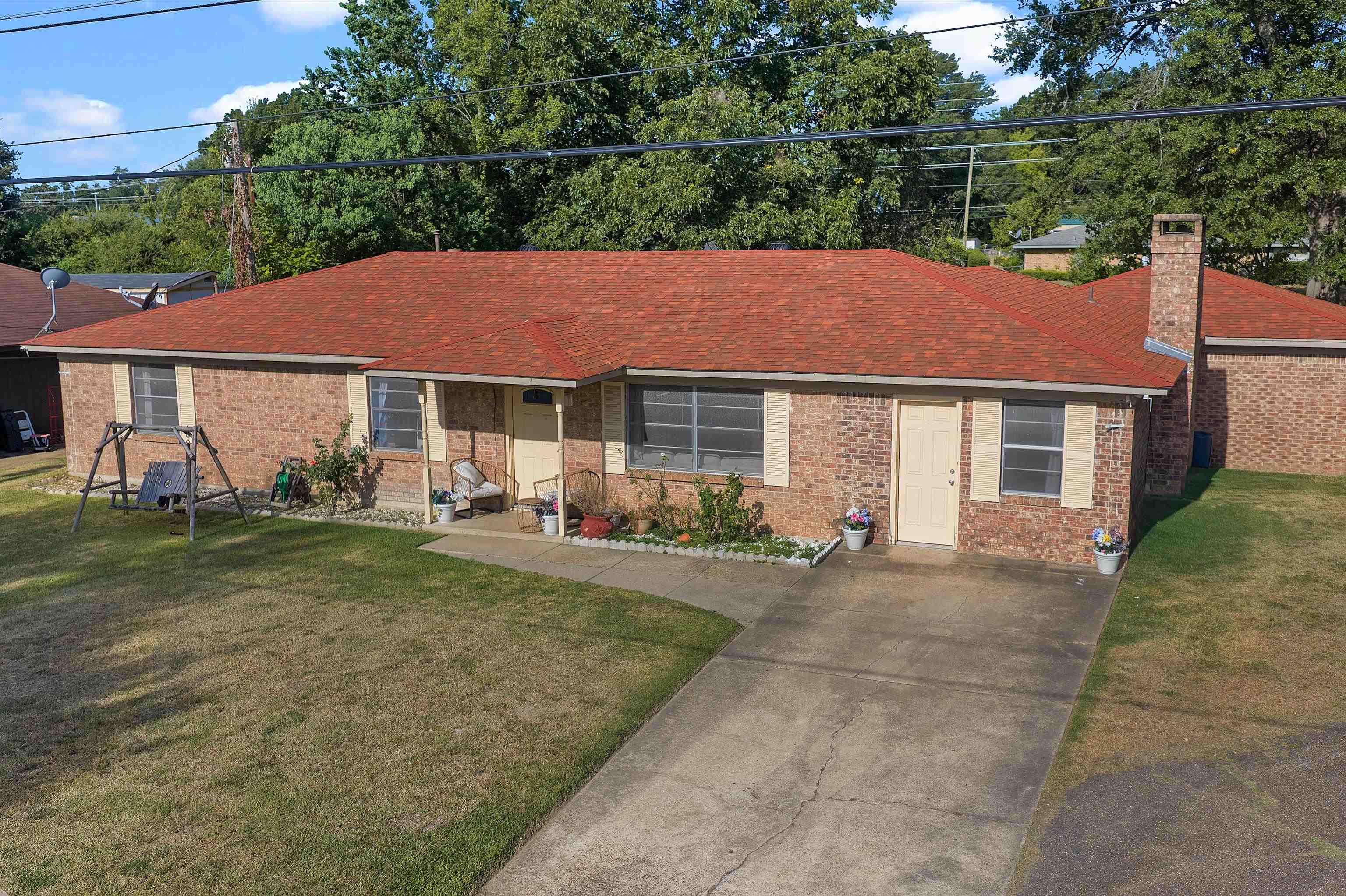 2211 Nixson Dr — photo