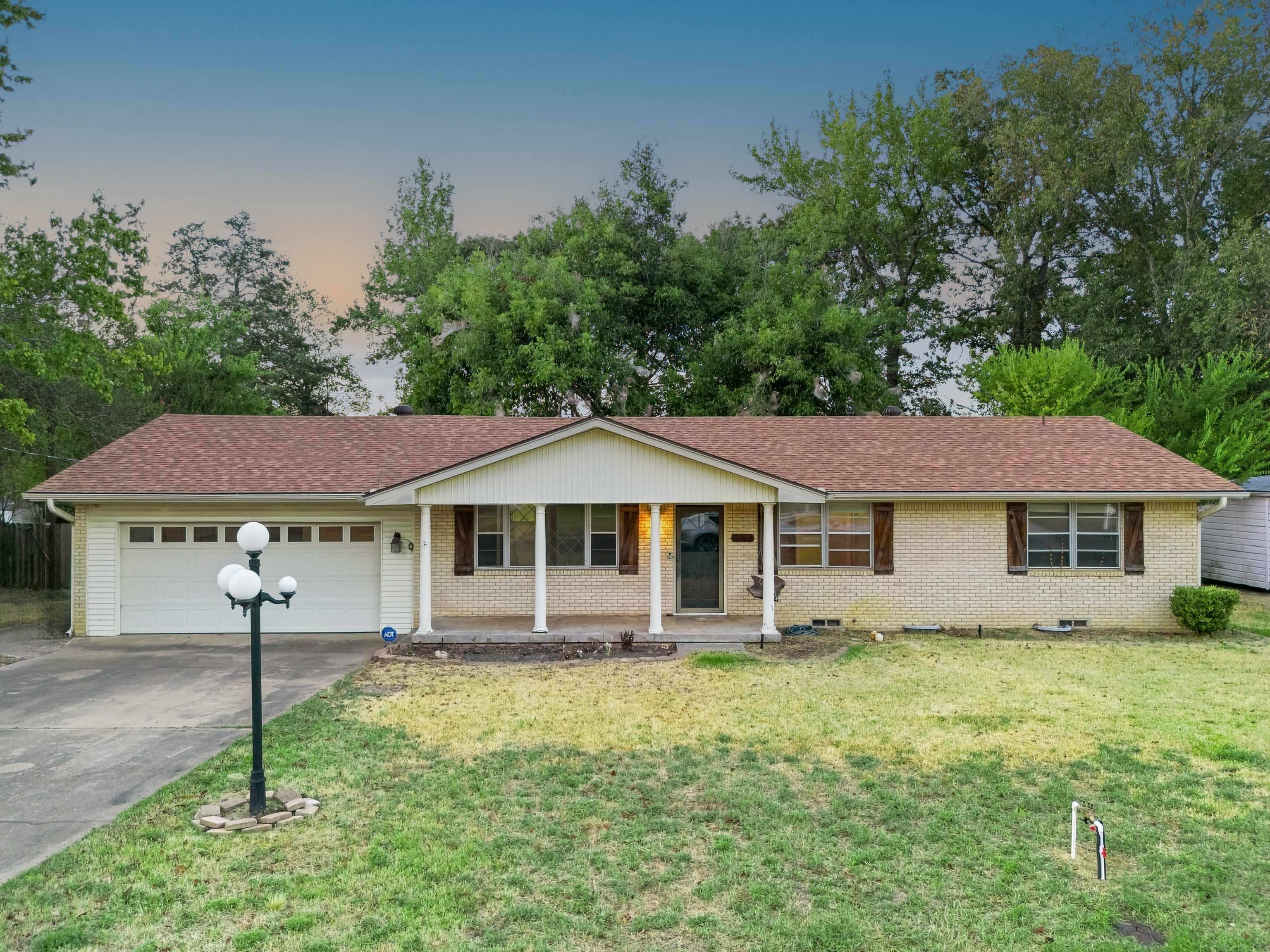 2801 Royal Dr. — photo