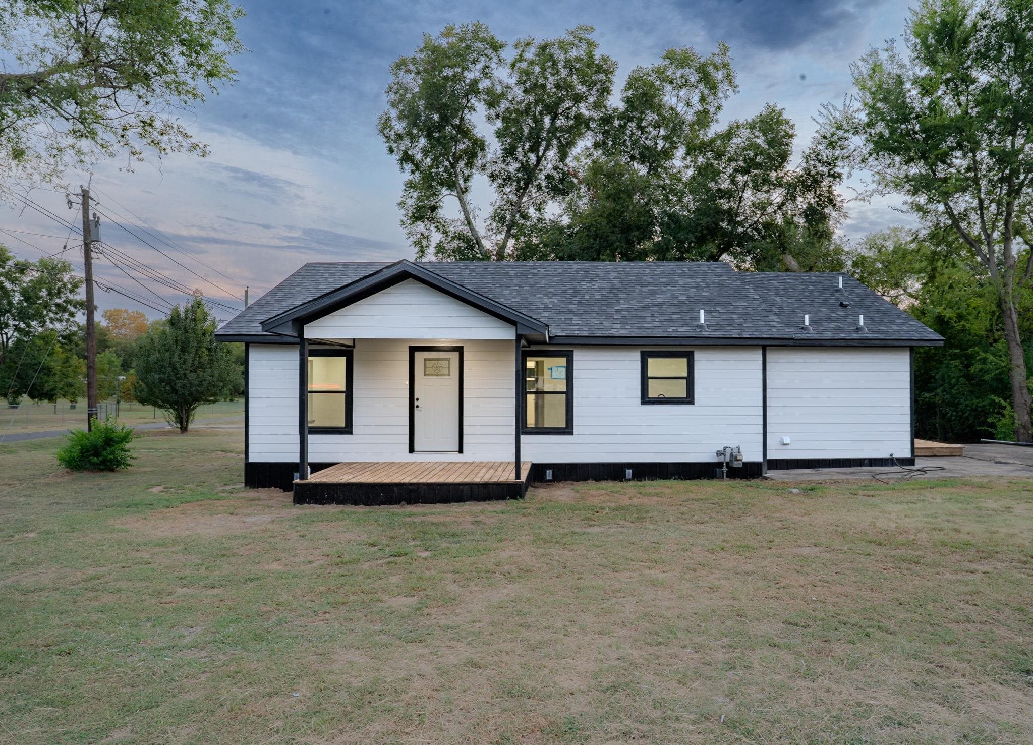 2810 Goforth Rd — photo
