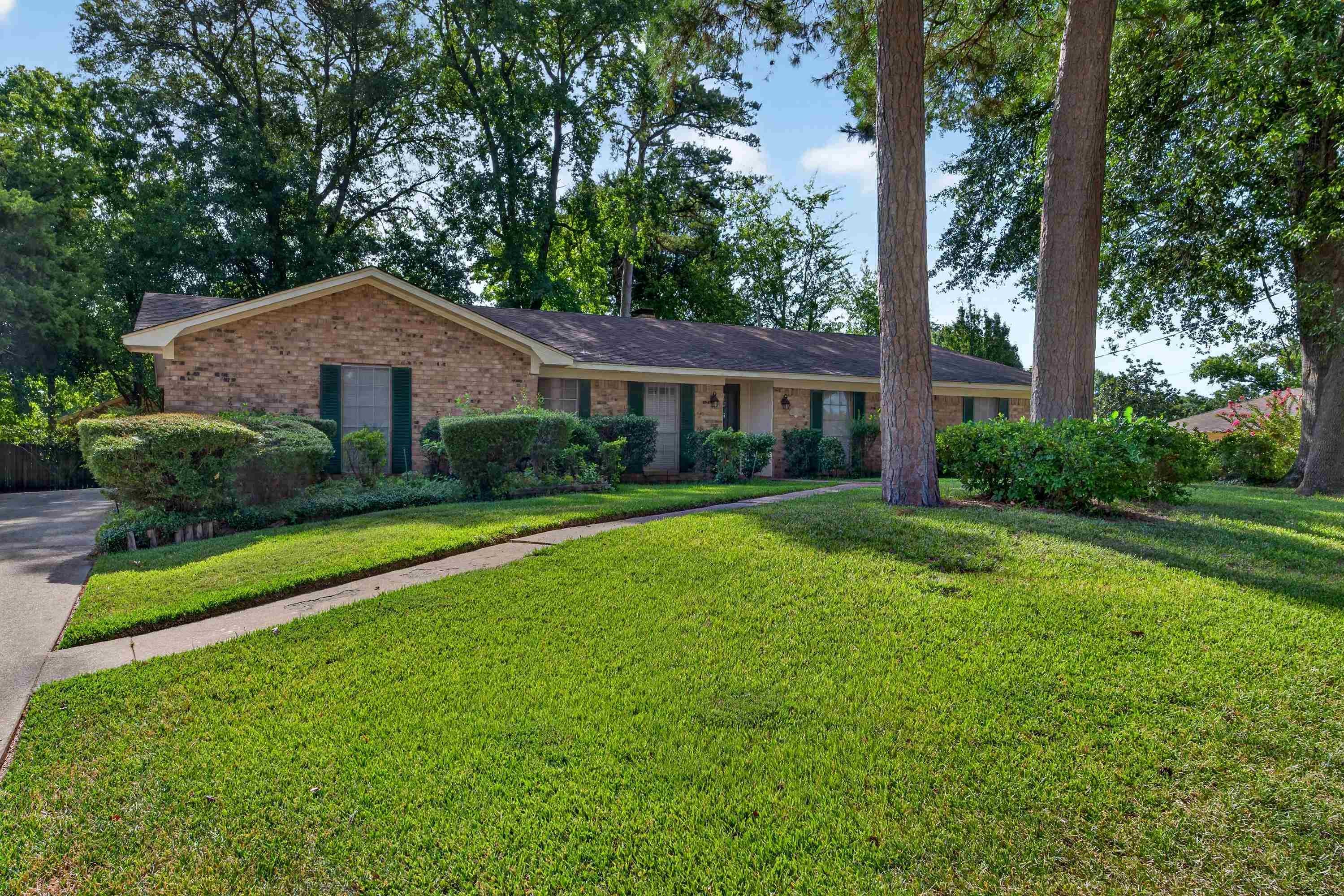 1808 Northpark Circle — photo