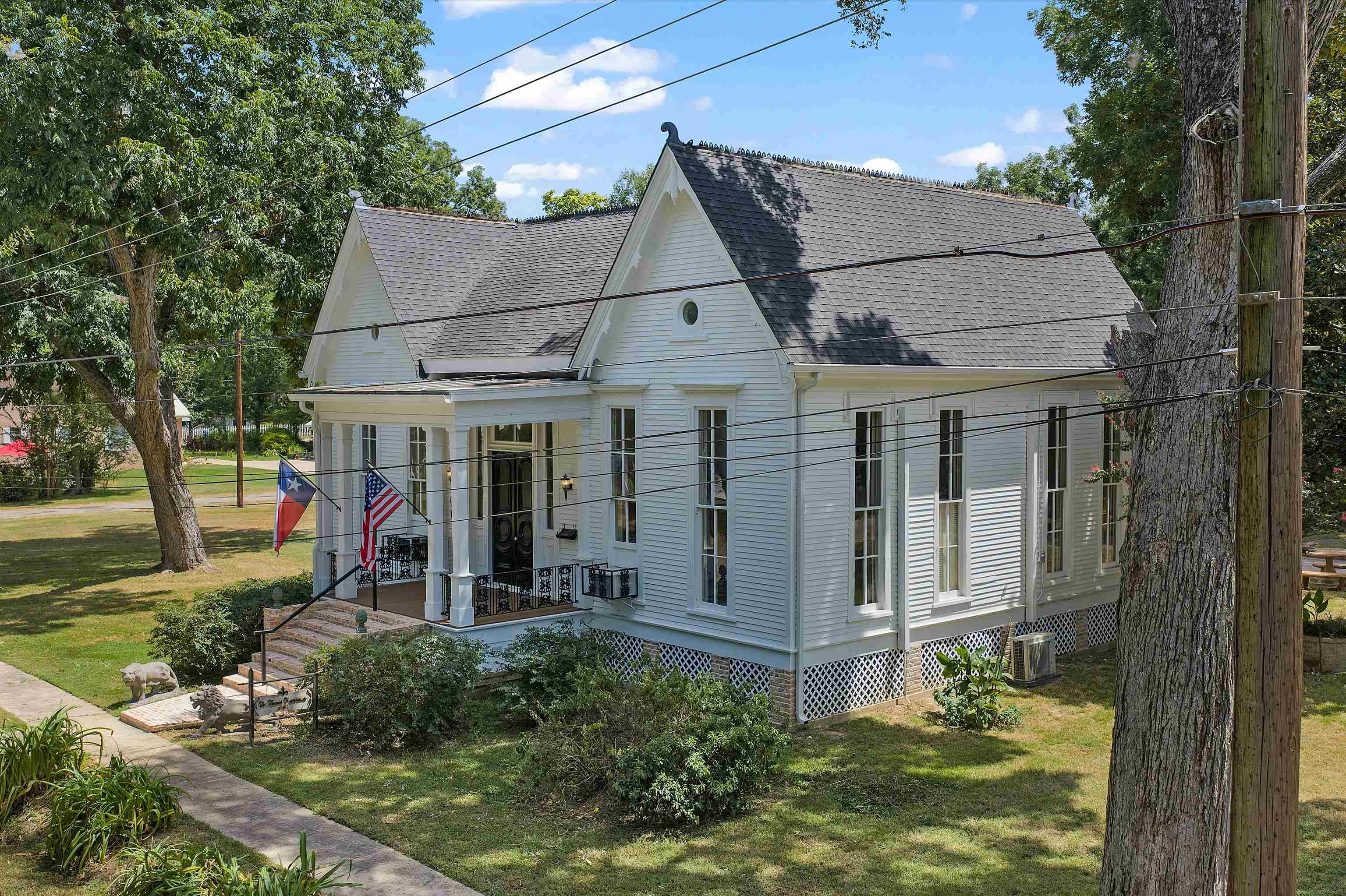 502 E Walker — photo