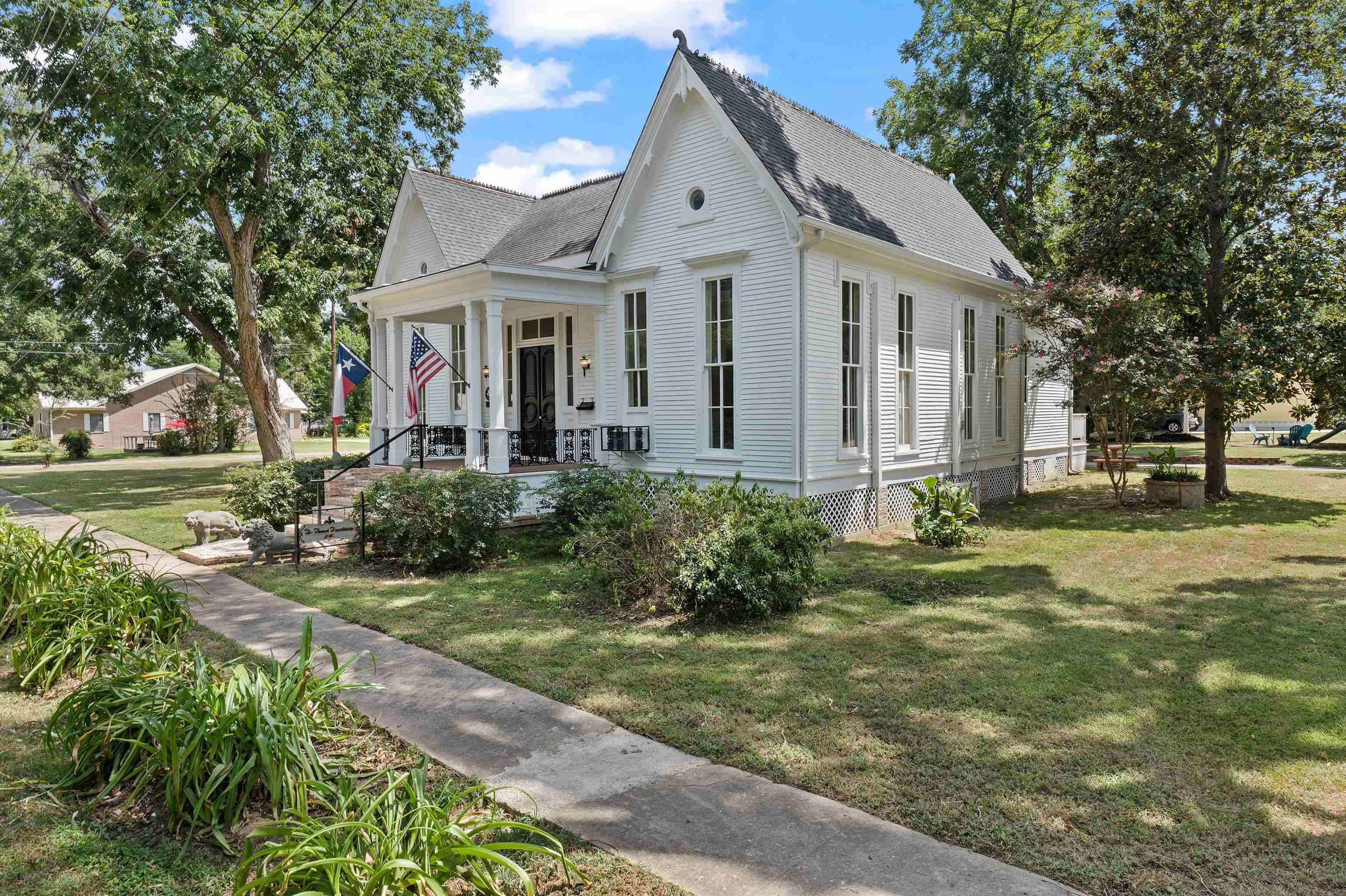 502 E Walker, Jefferson, TX 75657 — photo 2