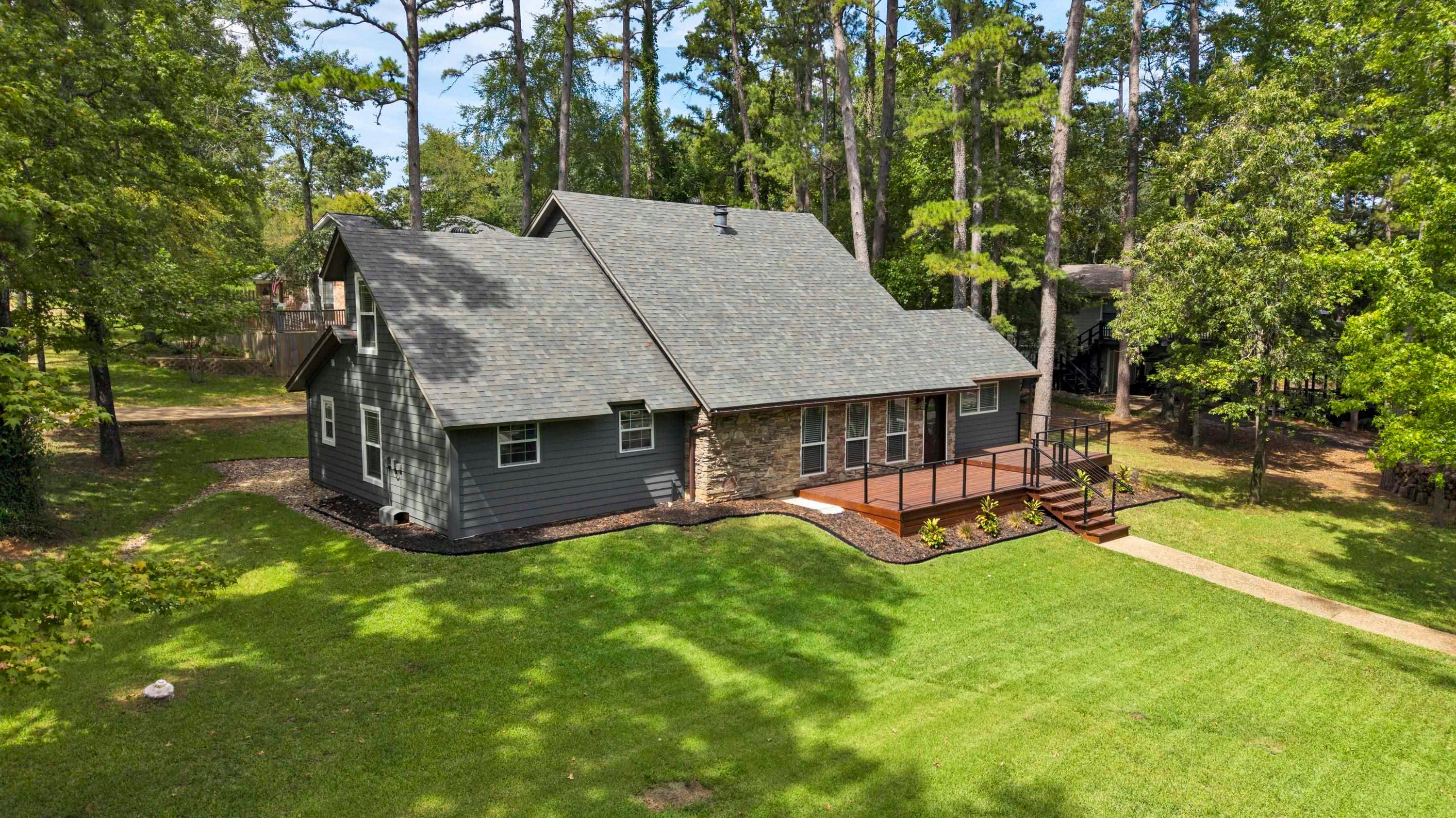 1407 Lakeshore Drive — photo
