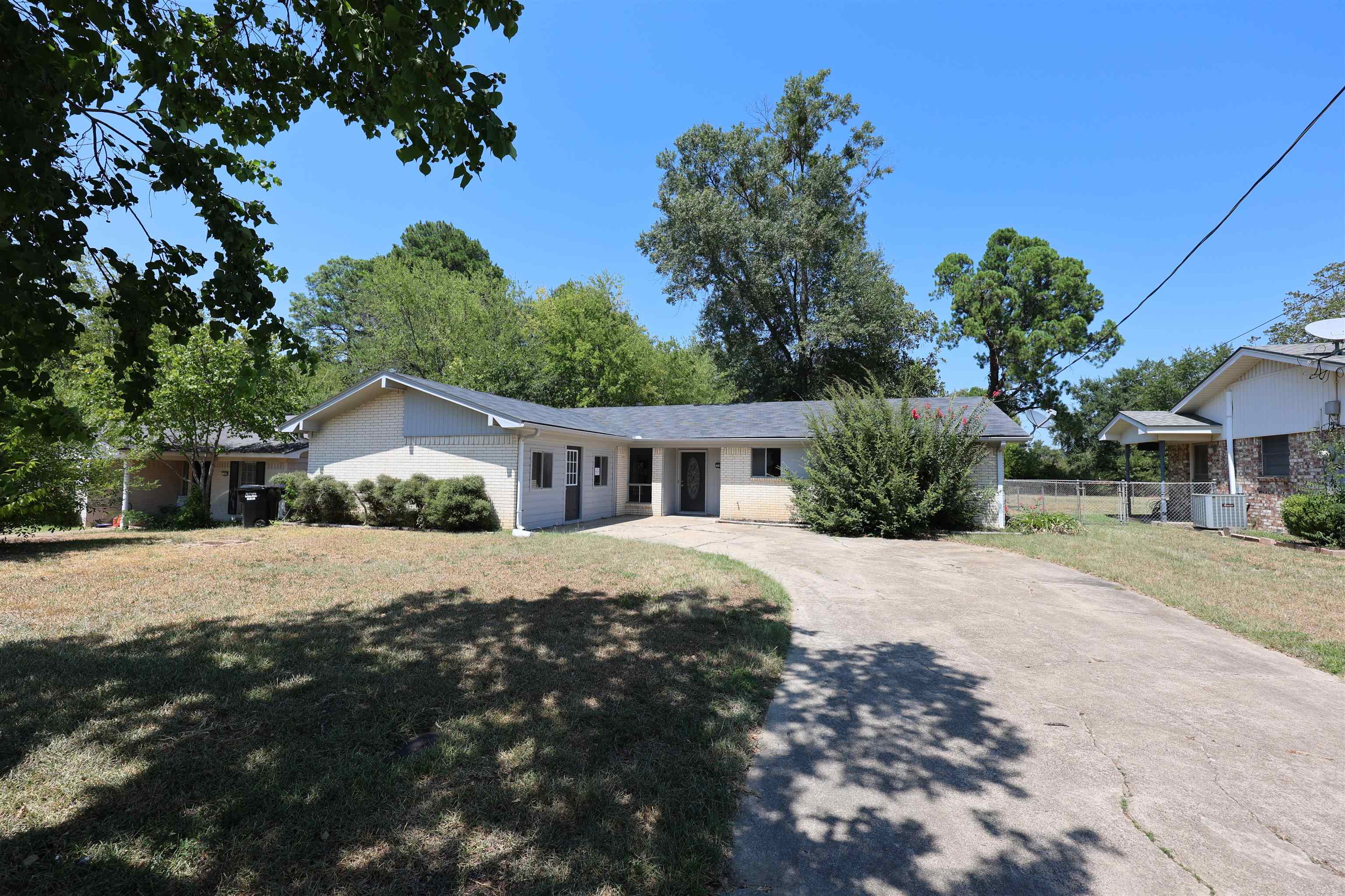 203 Erskine Dr — photo