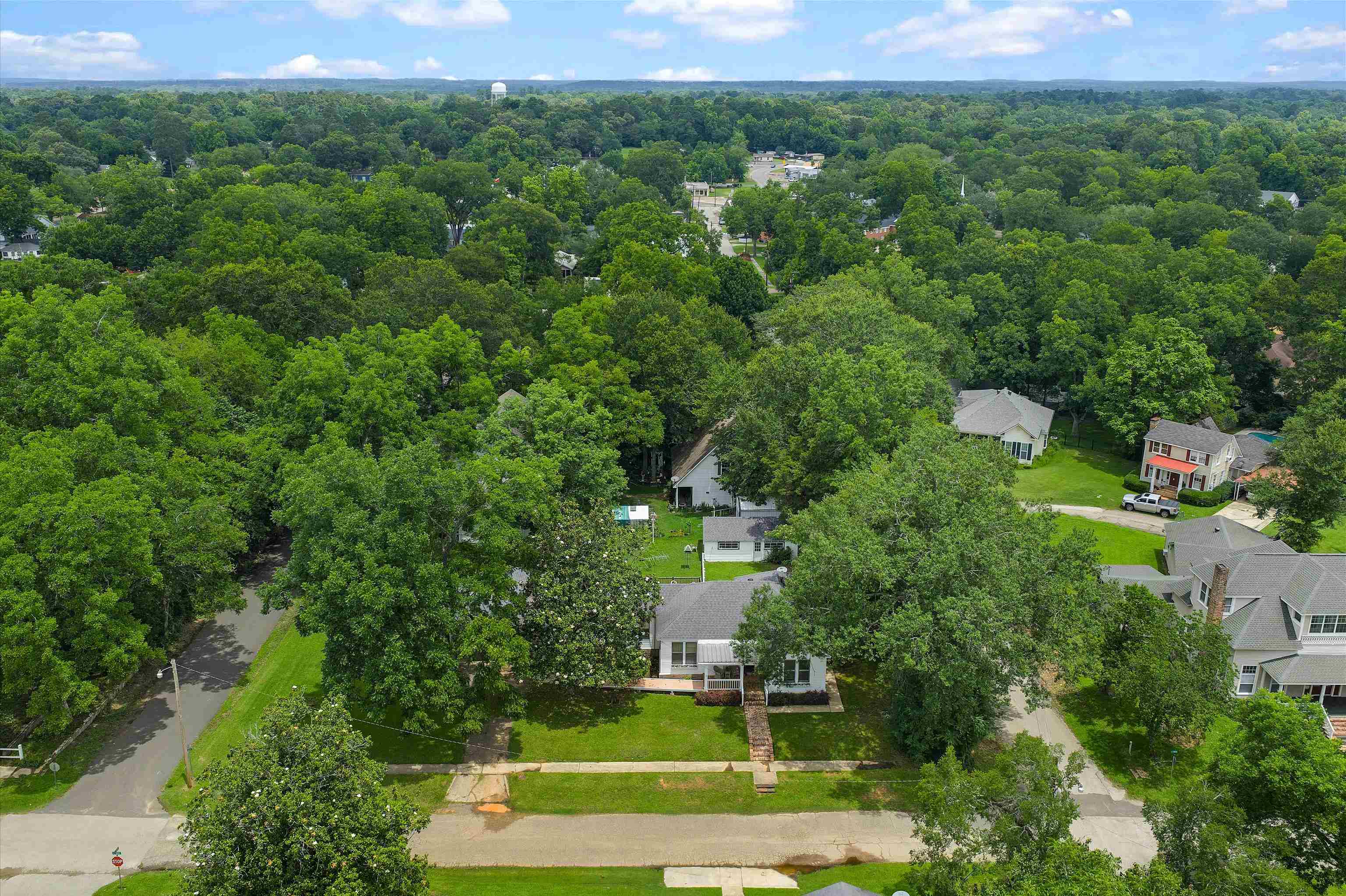 607 E Delta Street, Jefferson, TX 75657 — photo 3