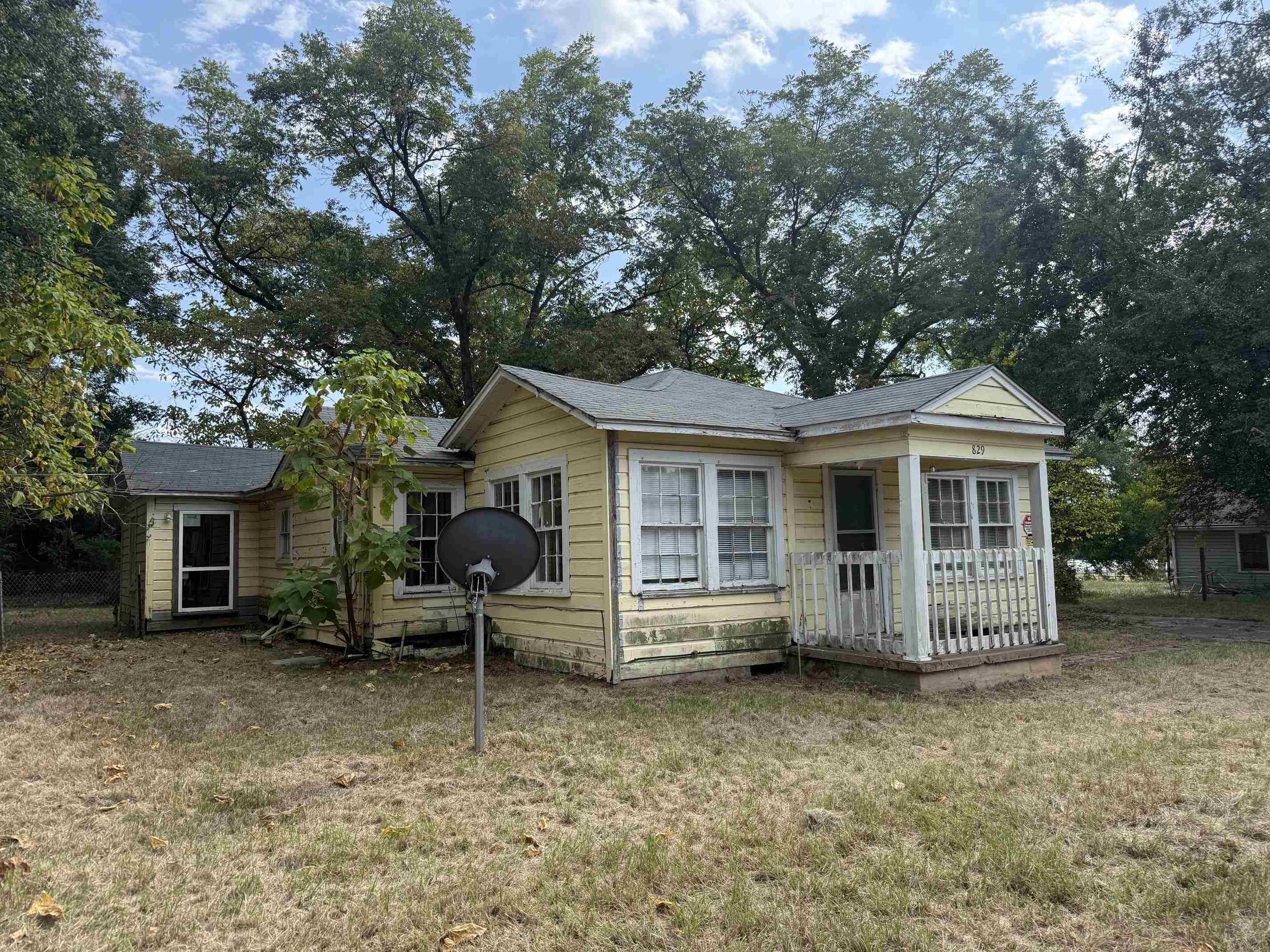 829 Second Street, Gilmer, TX 75644 — photo 2