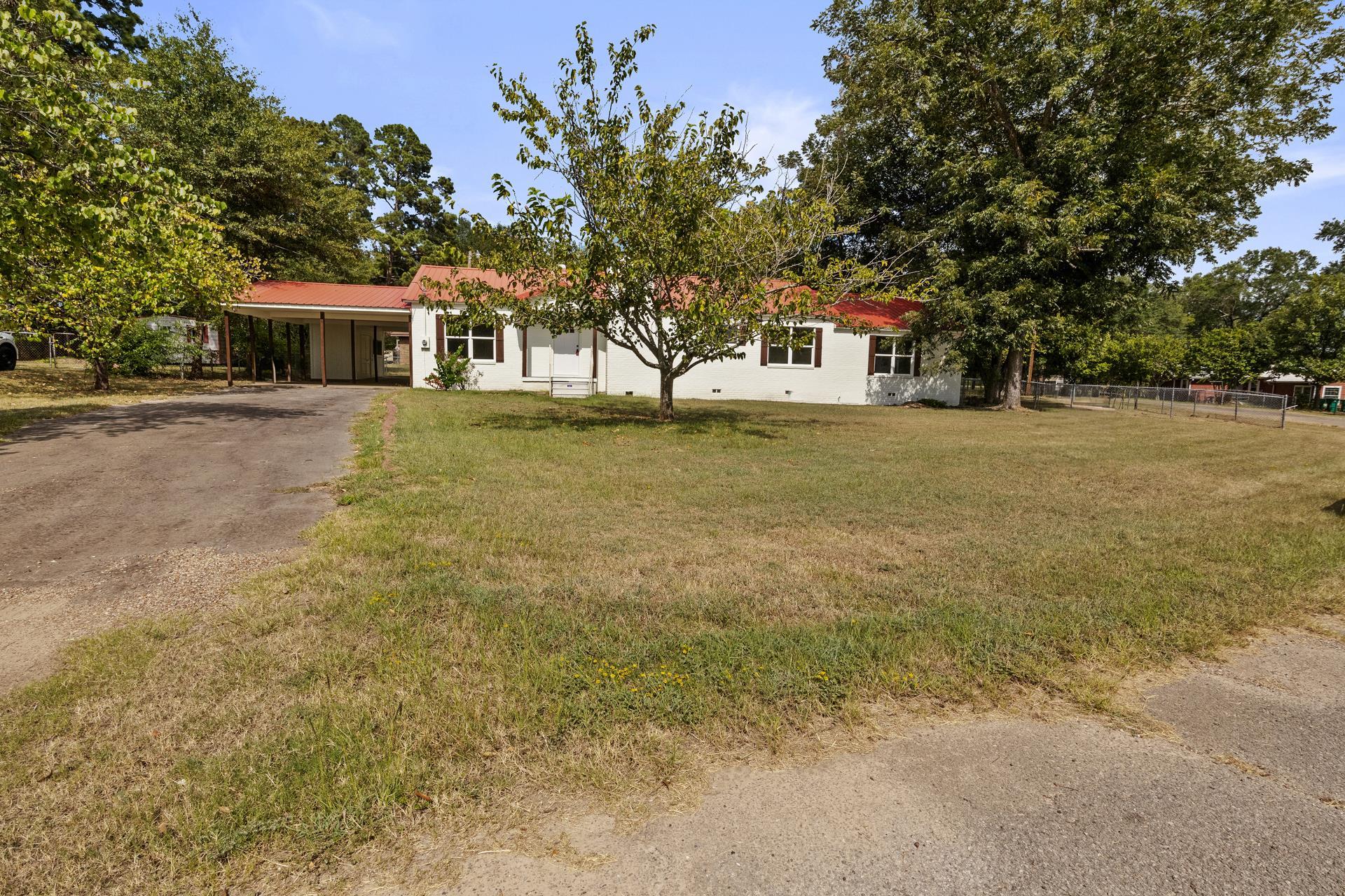 111 E Walker Dr, Naples, TX 75568 — photo 3