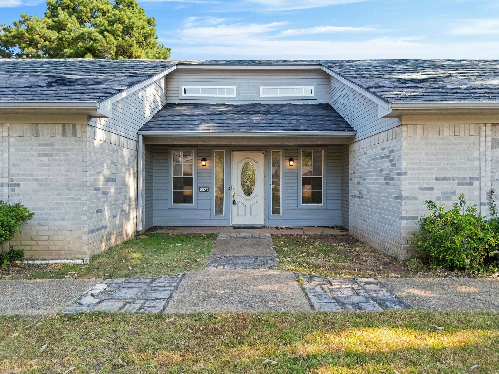 150 W Cliffwood St — photo