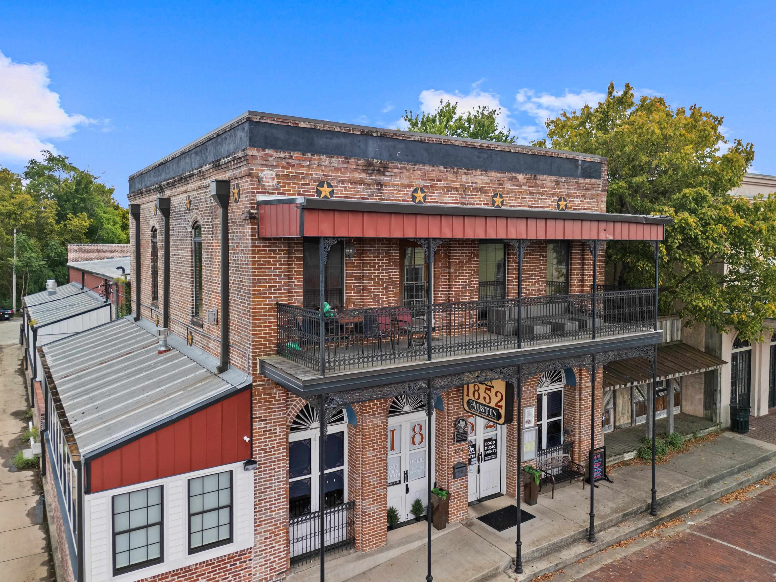 124 E Austin — photo