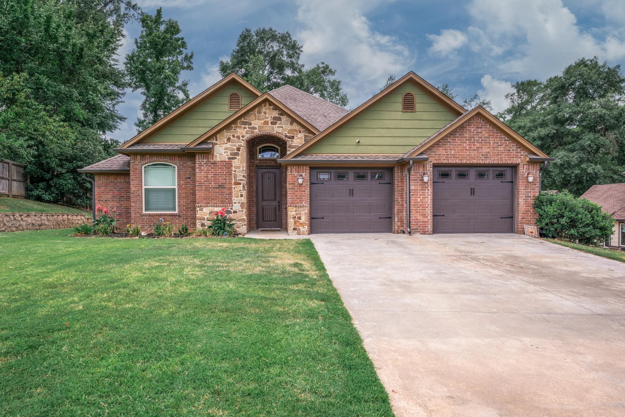 214 Strait Ln. — photo