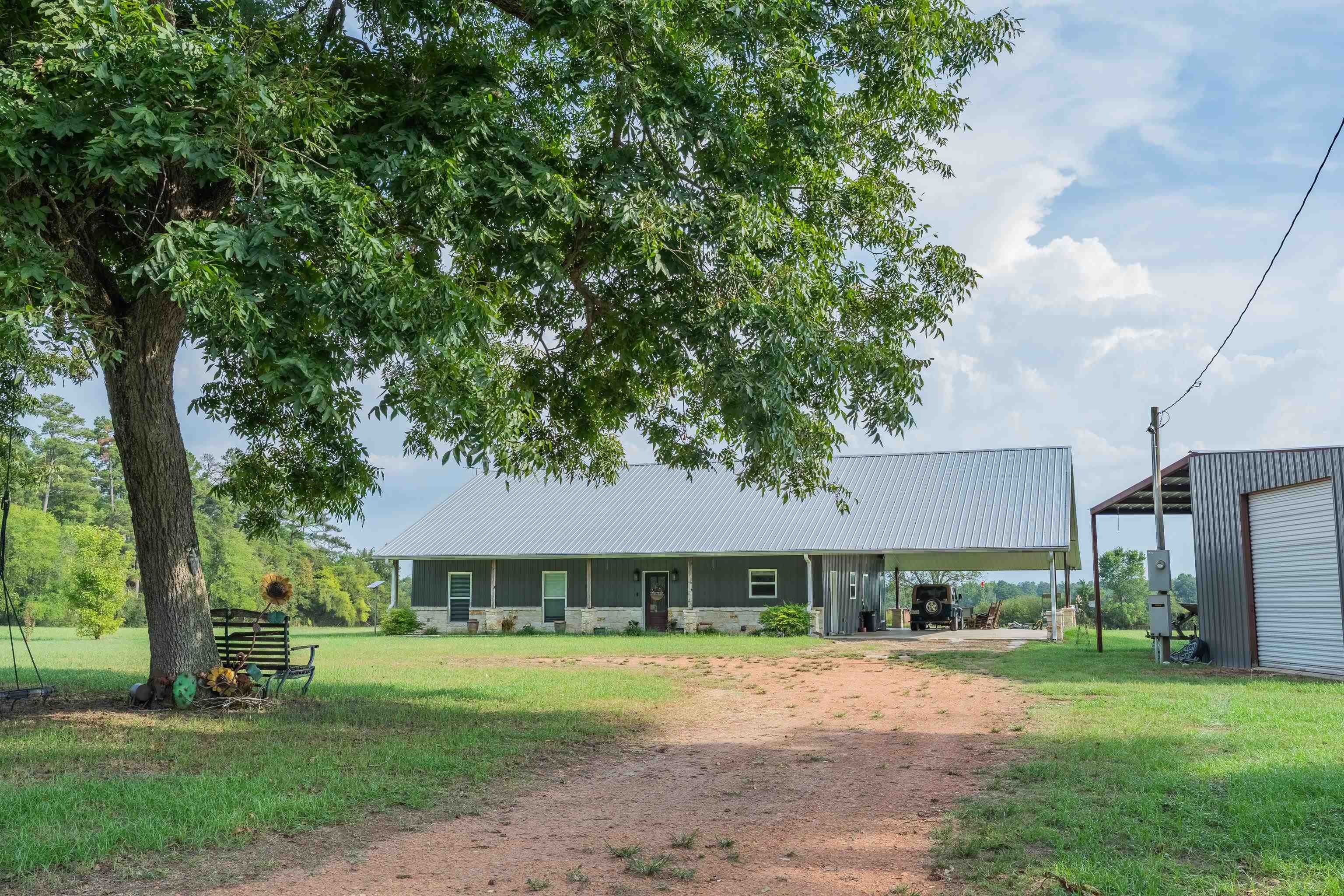 482 FM 2517 — photo