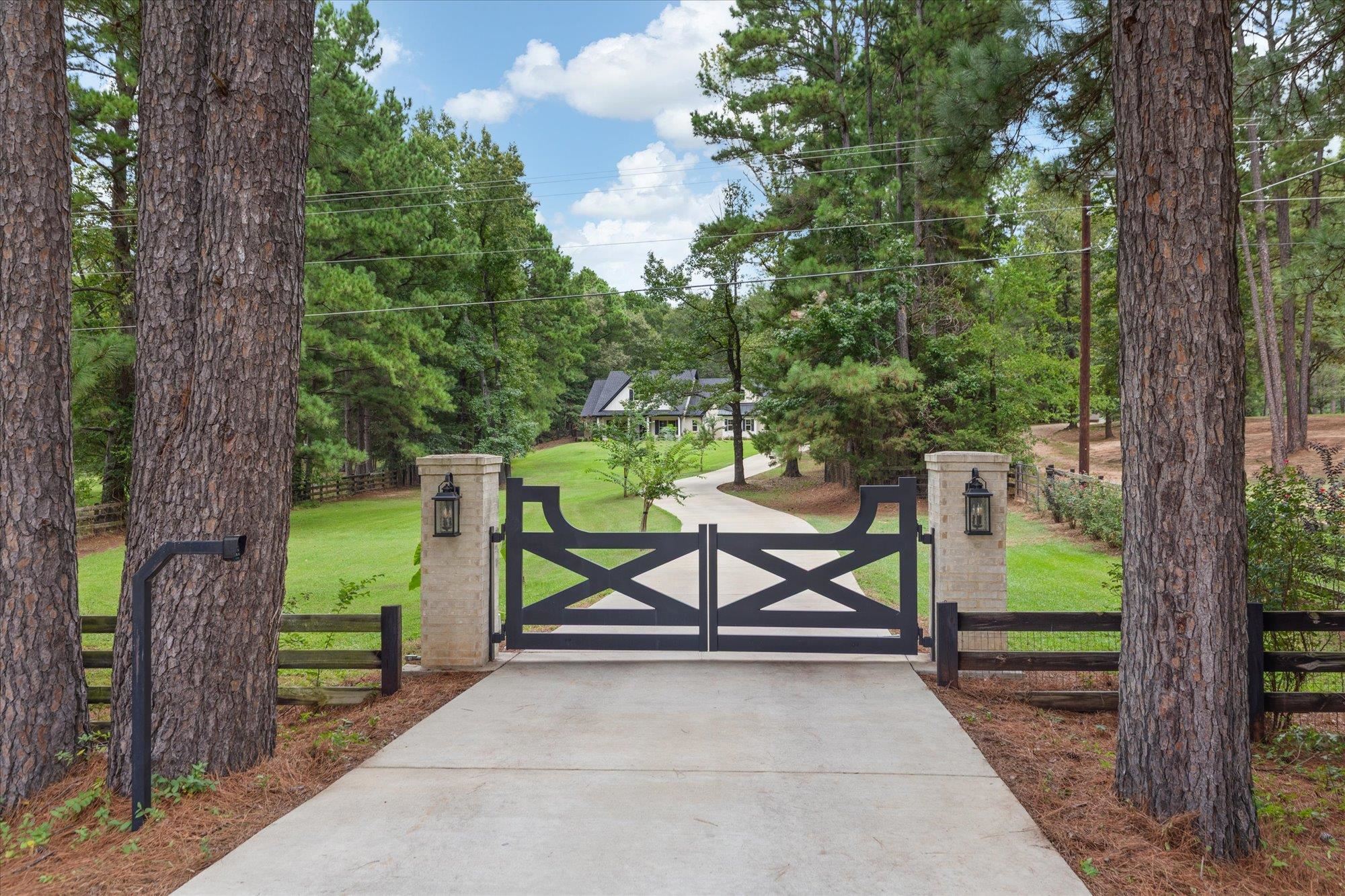21414 FM 449 — photo