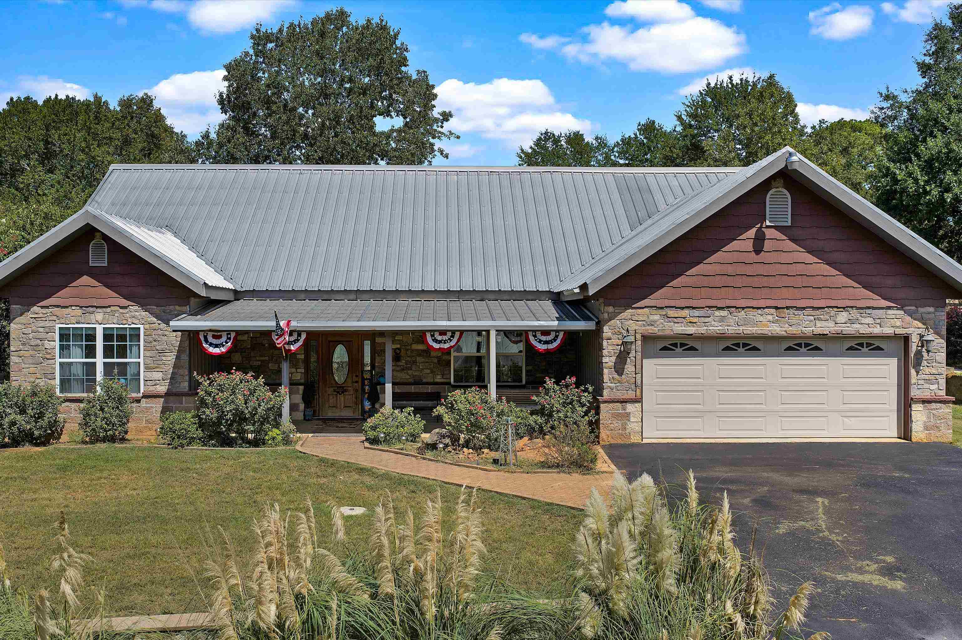 535 Oakwood Drive — photo