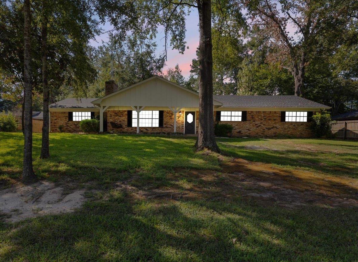 114 Forest South Drive — photo