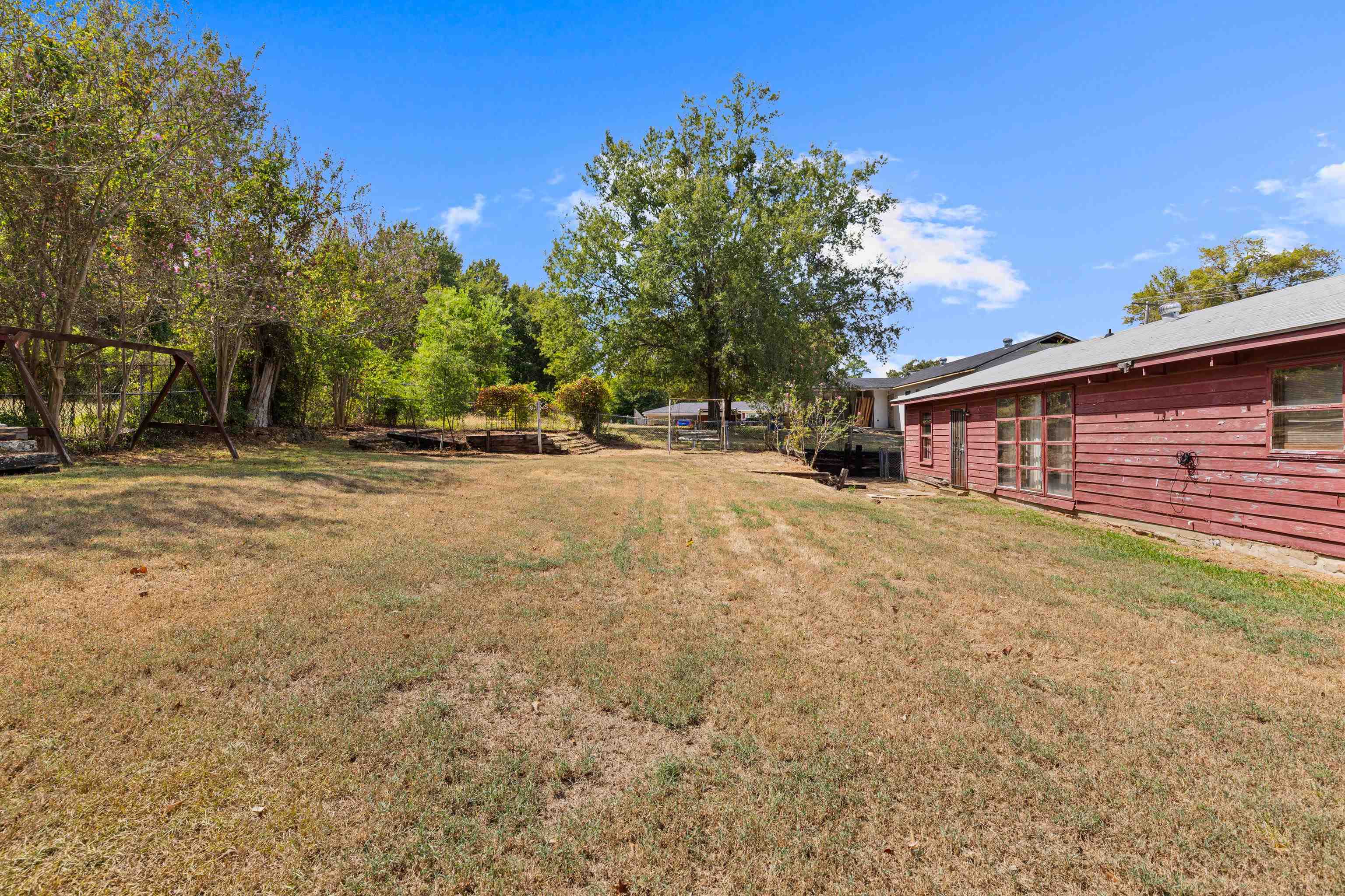 406 E Woodland Rd. — photo