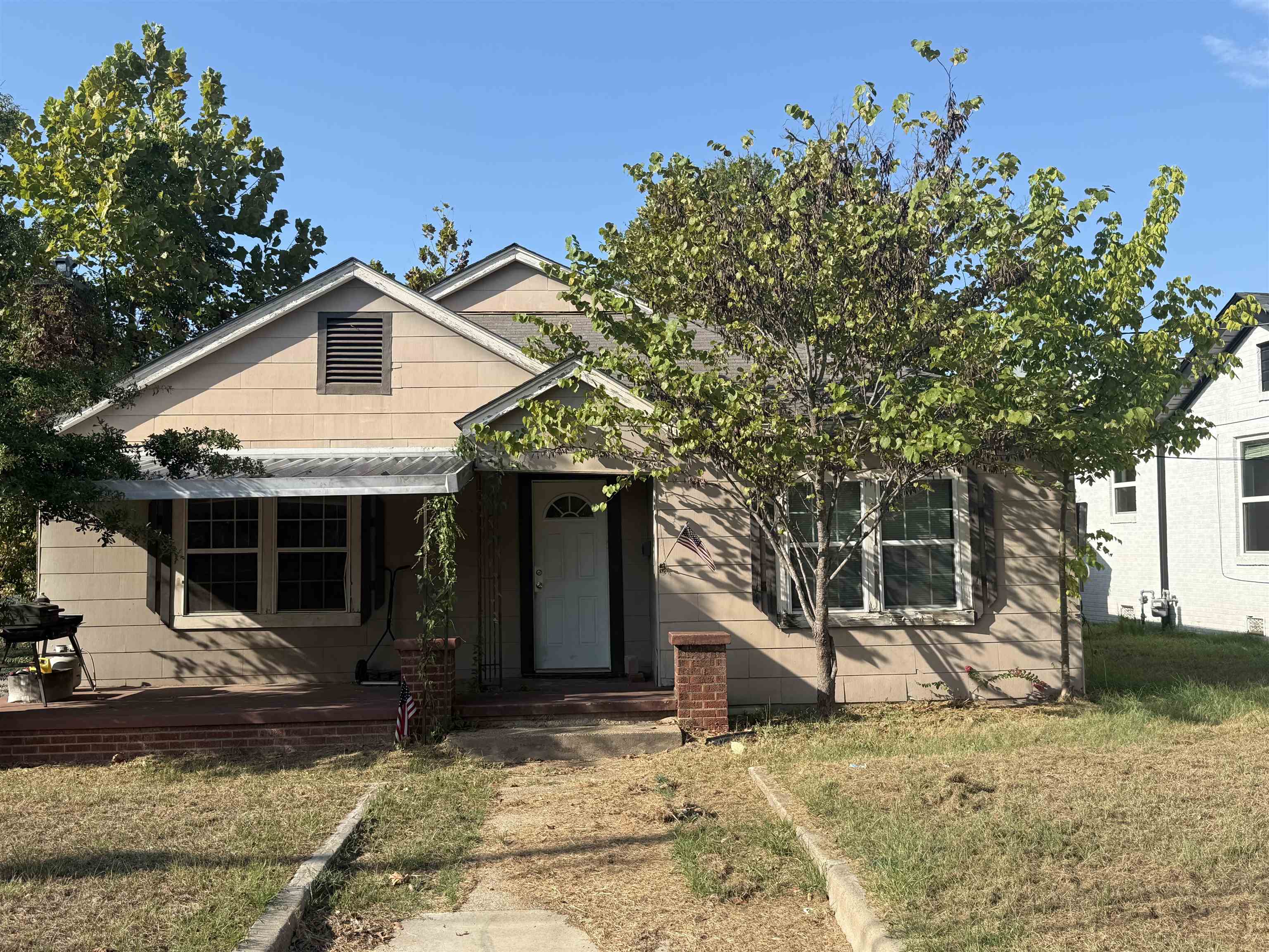401 E Henderson Street — photo