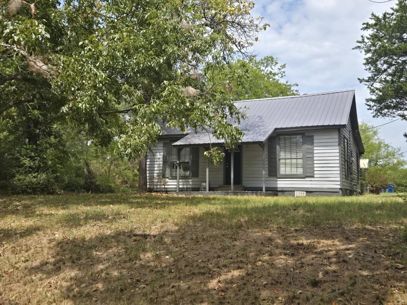 109 E Crews, Overton, TX 75684 — photo 2