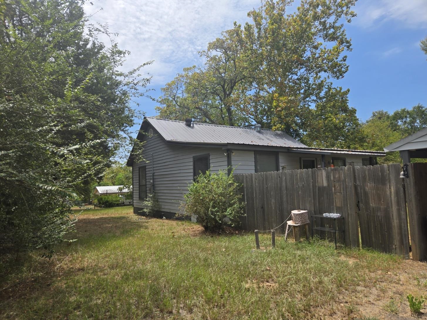 109 E Crews, Overton, TX 75684 — photo 3