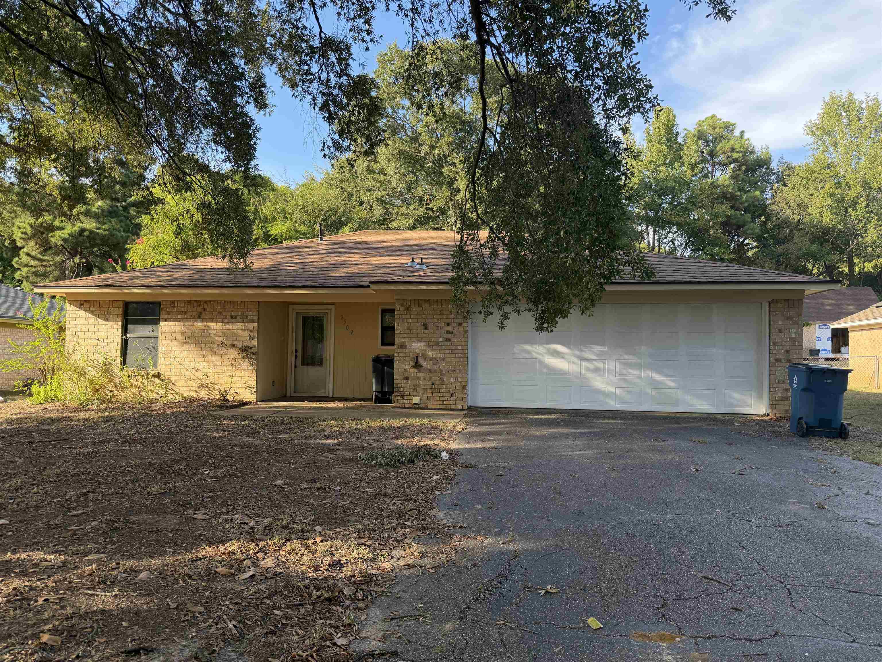 2509 Cedarcrest — photo