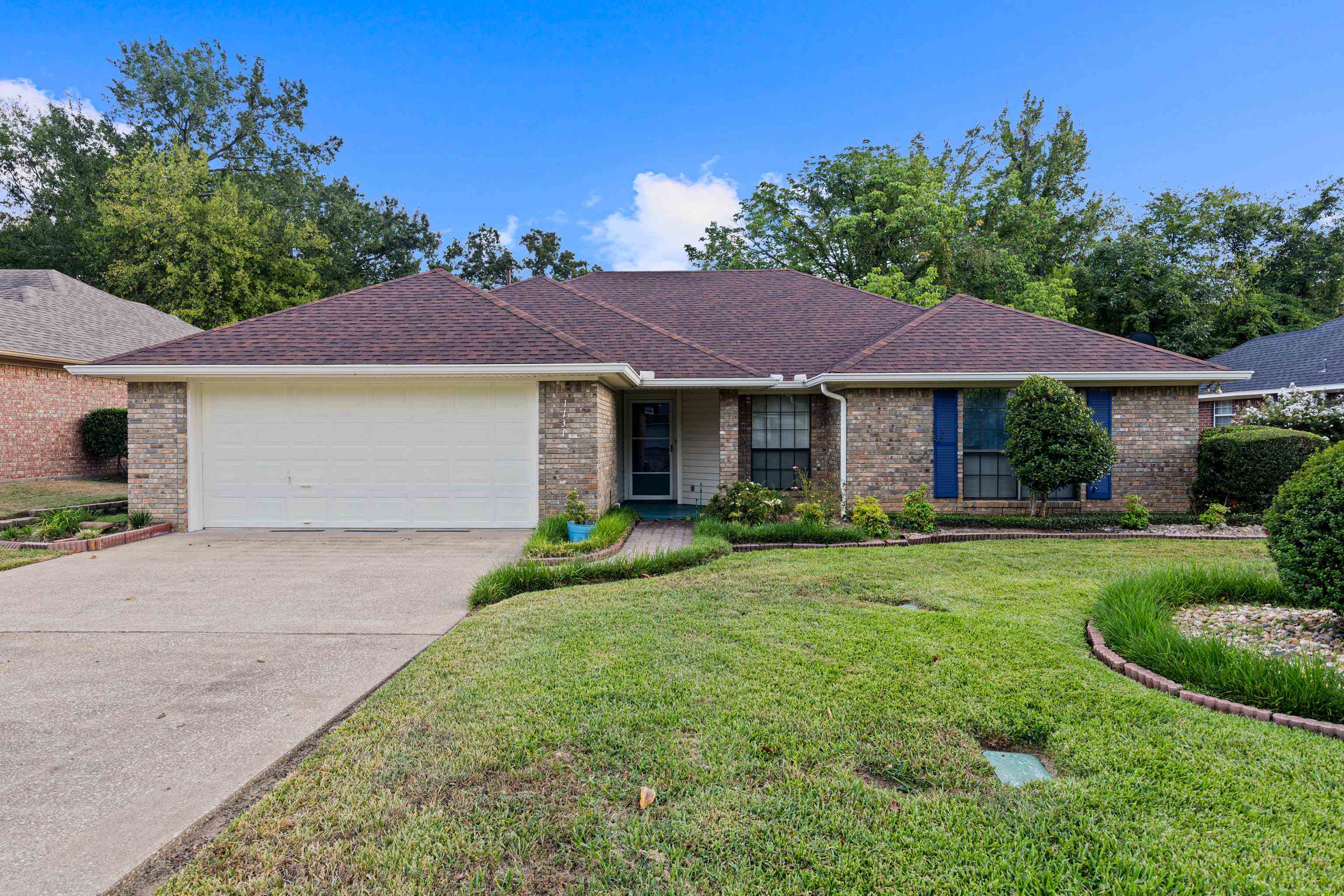 1131 Kensington Court — photo