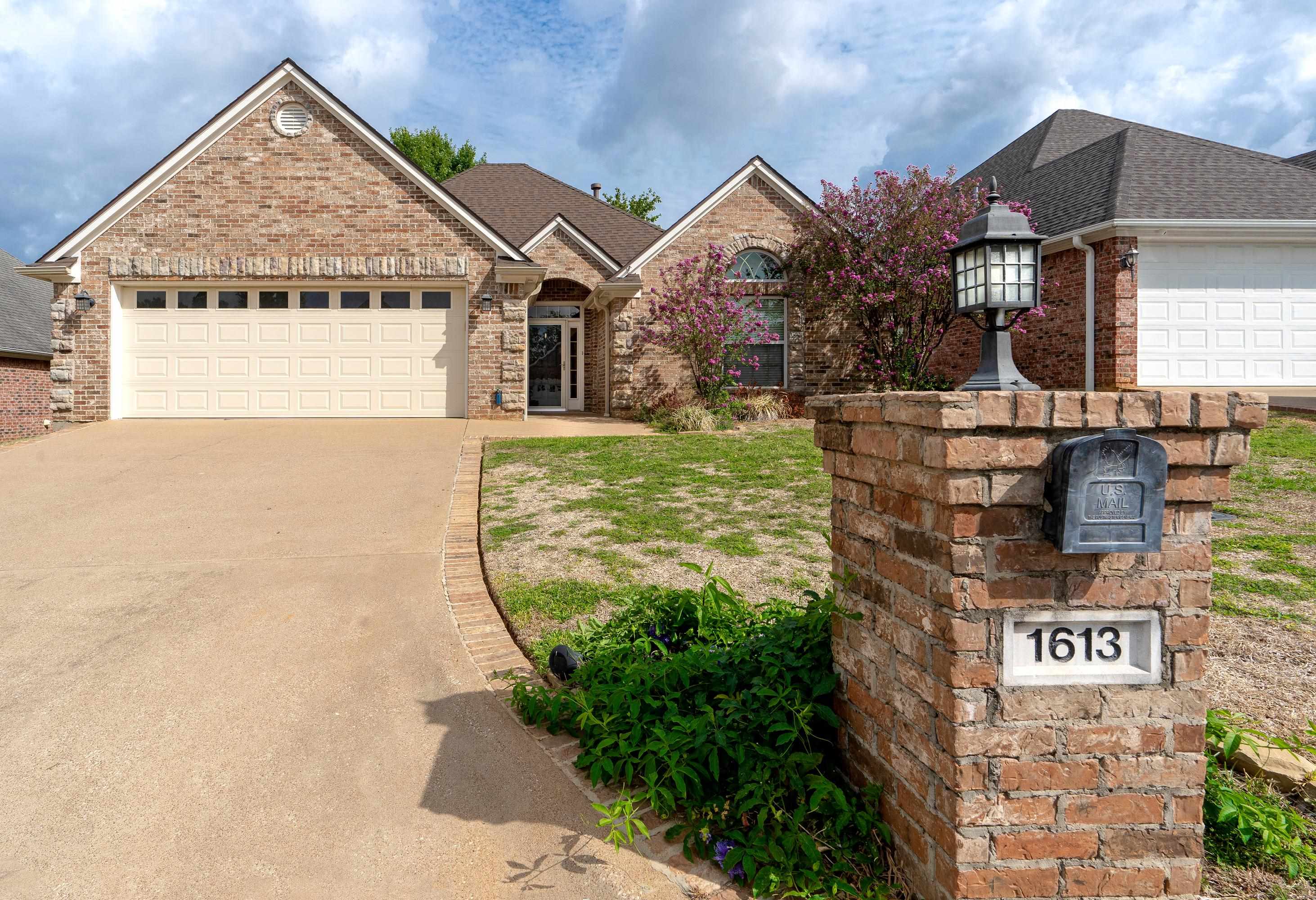1613 Valley Brook Lane — photo