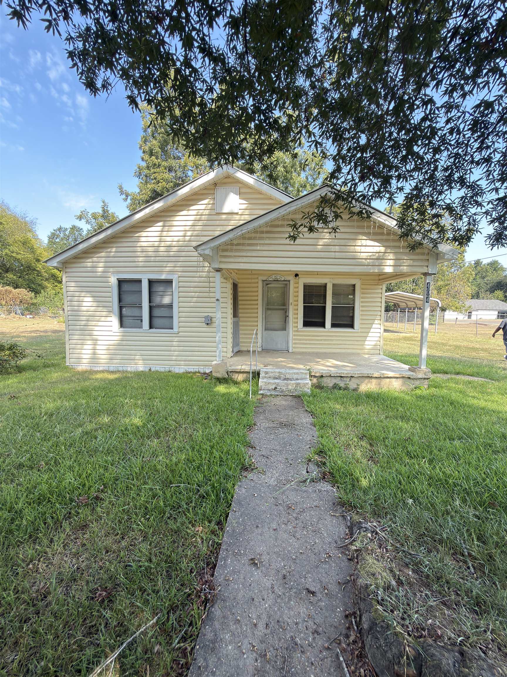 404 W Miller — photo