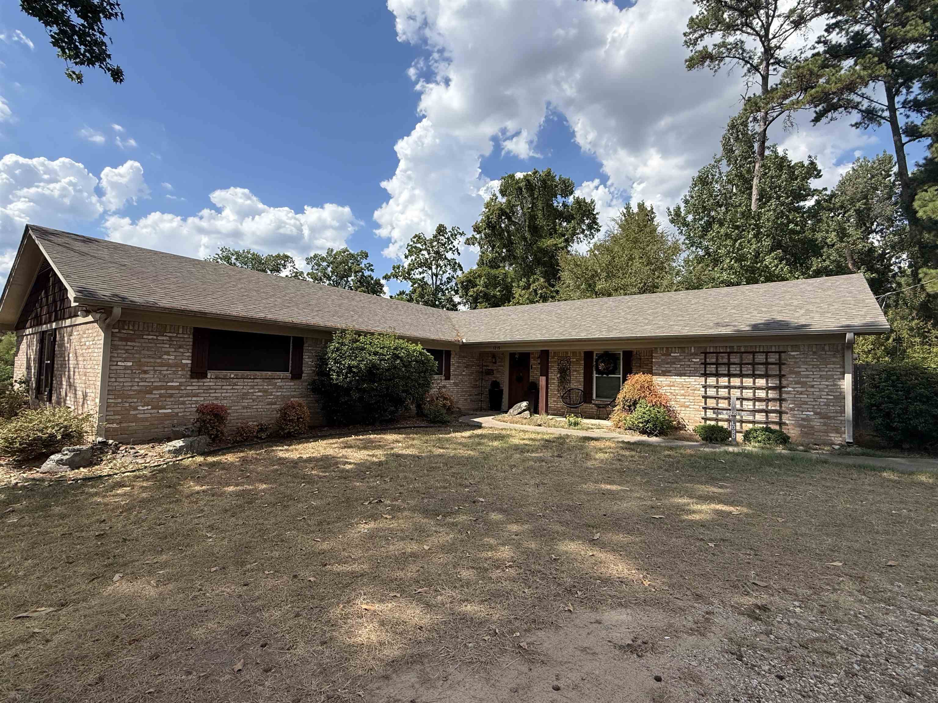 1215 Hollybrook — photo