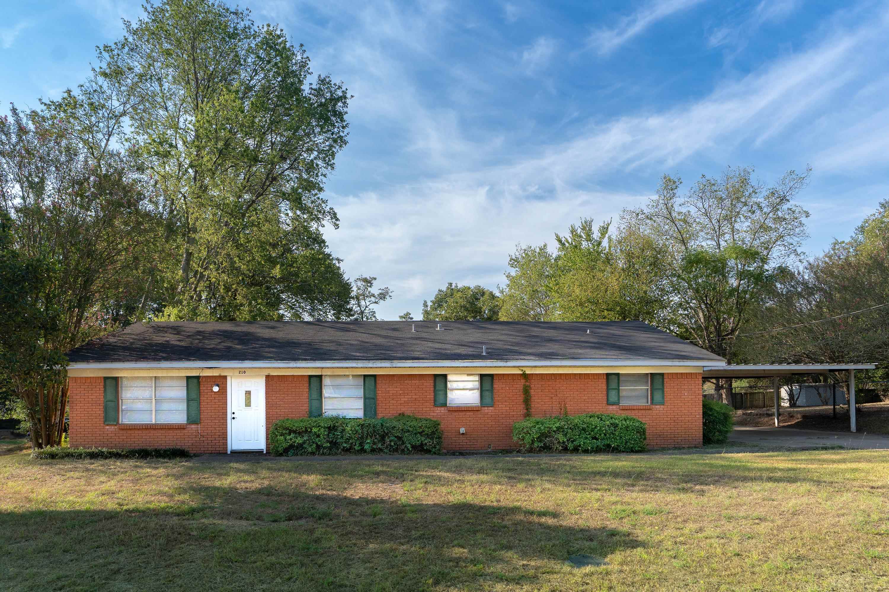 210 W Elm Creek Drive — photo