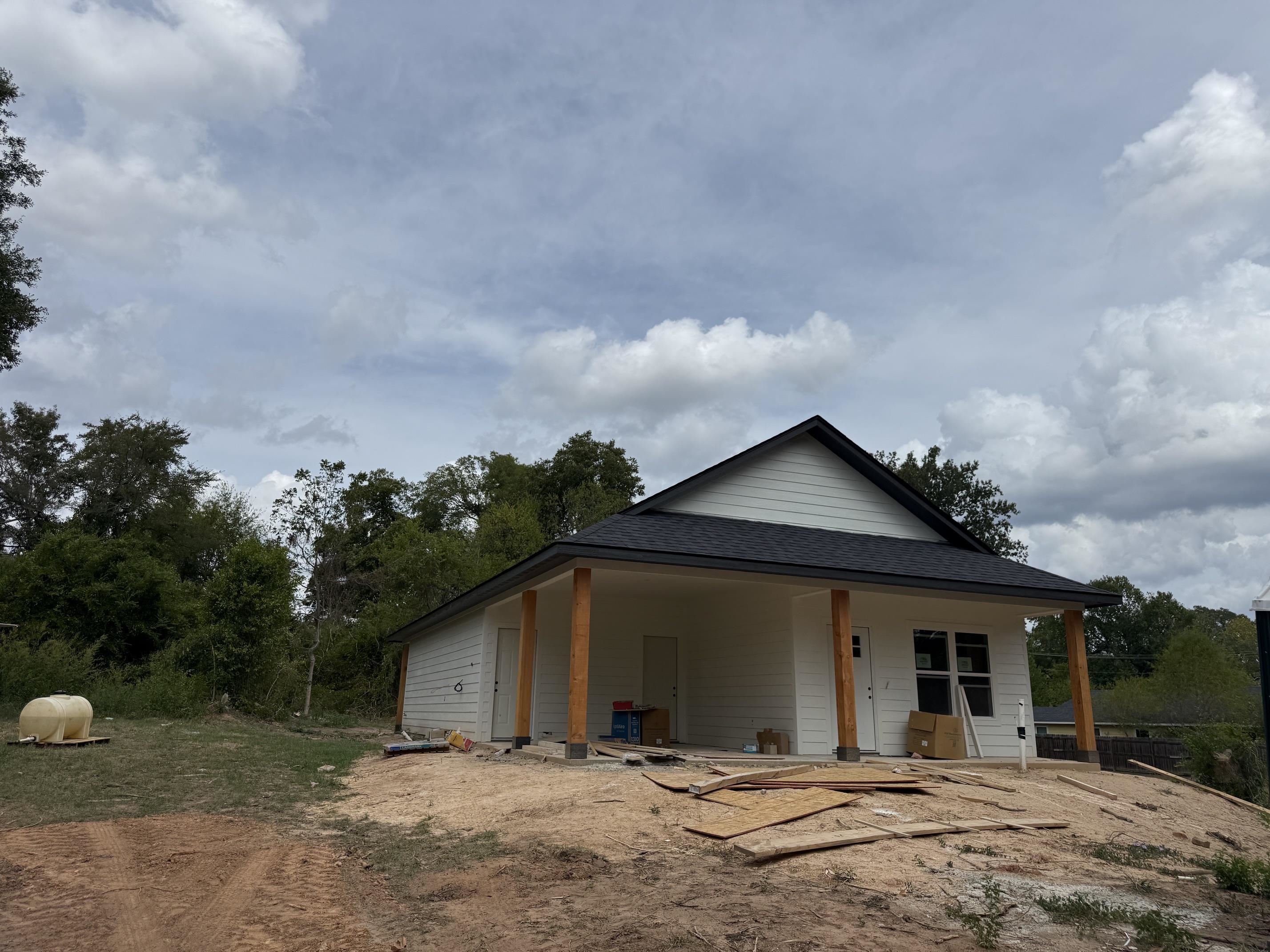 605 W Sabine — photo