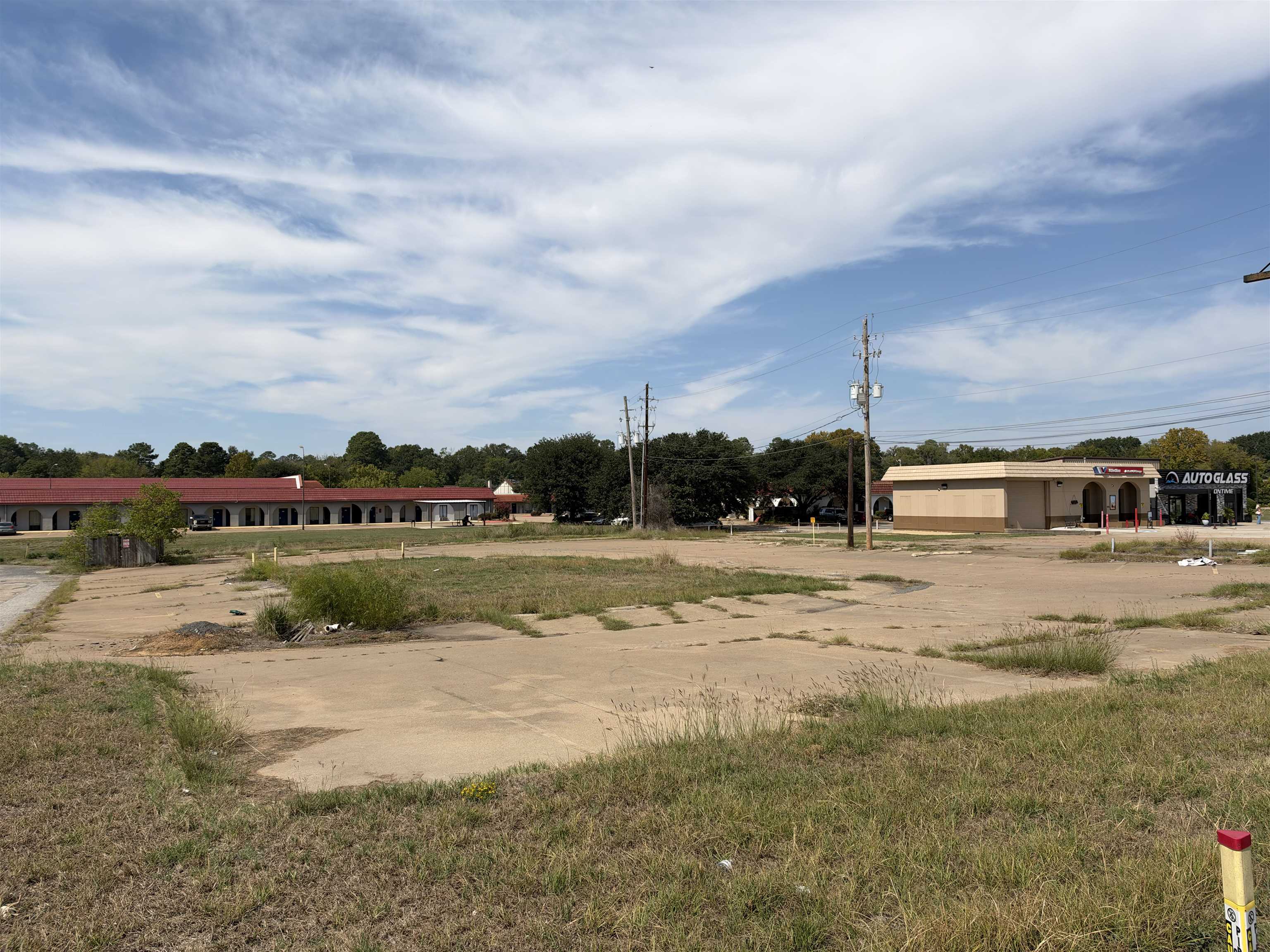 411 N Spur 63 — photo