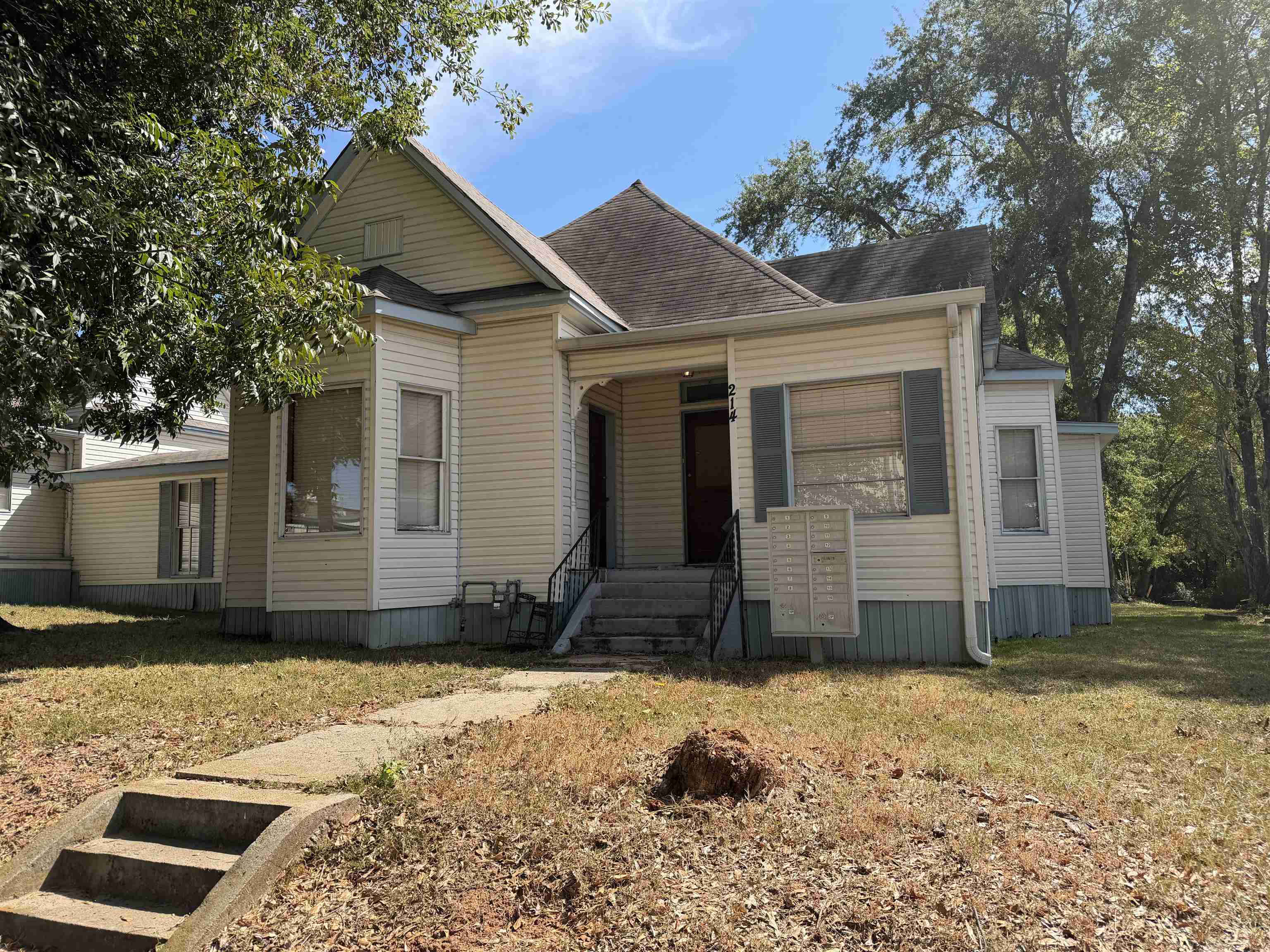 210 & 214 W Fannin — photo