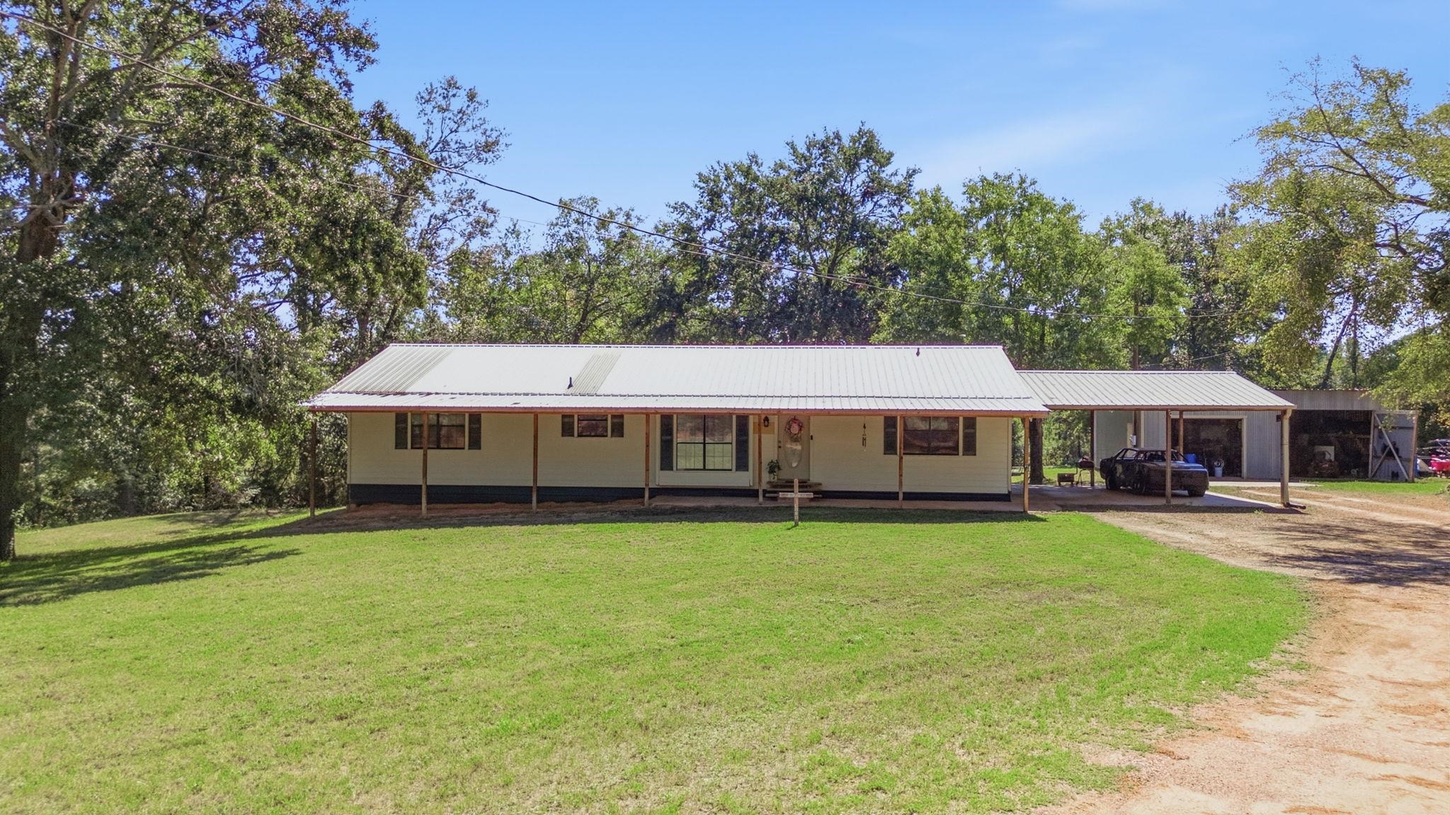 16730 FM 16 E — photo