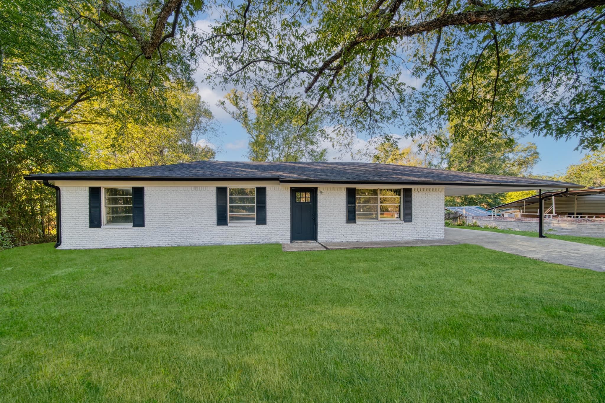 600 Diane Drive — photo