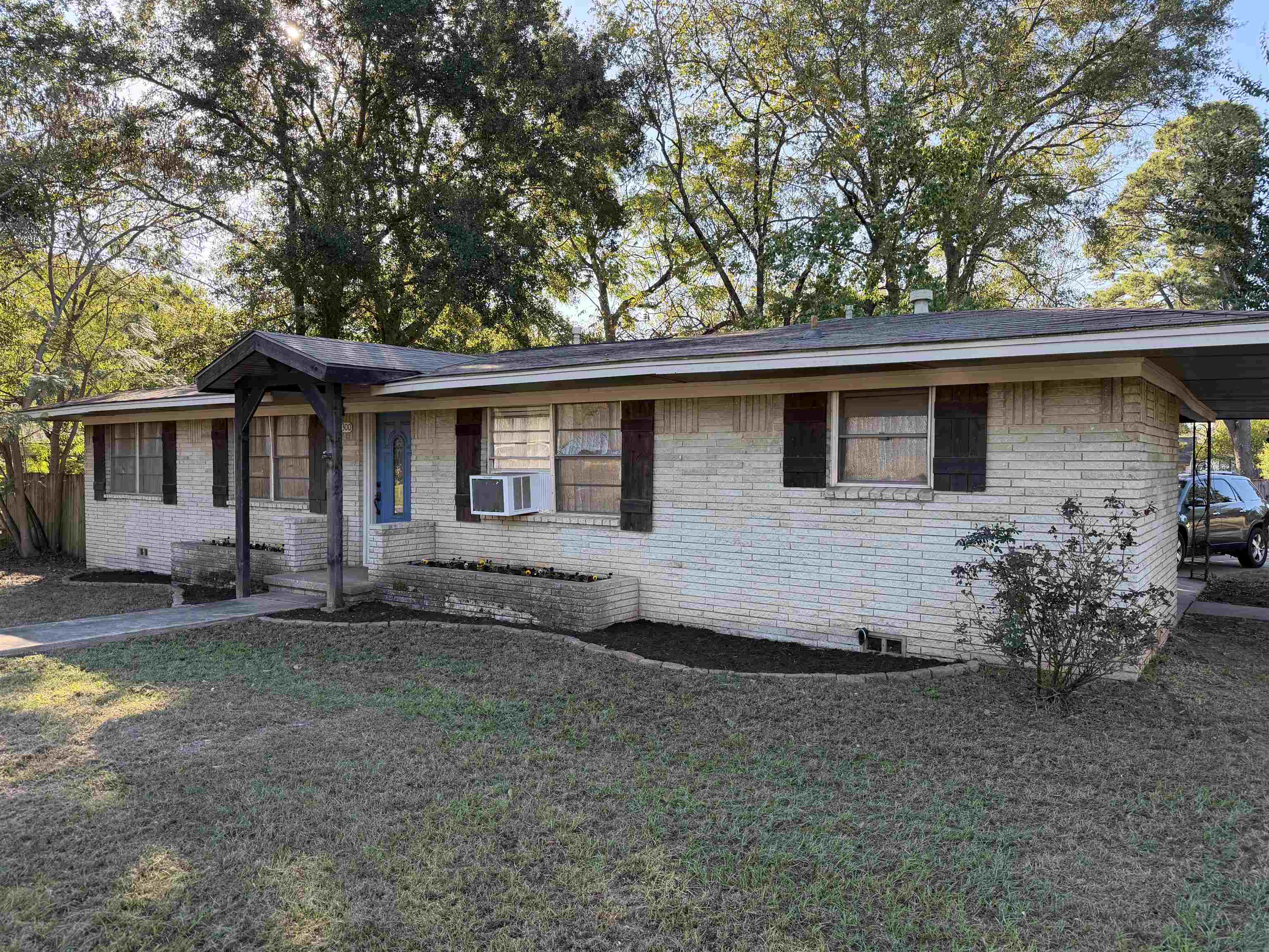 300 E Carolanne Boulevard — photo