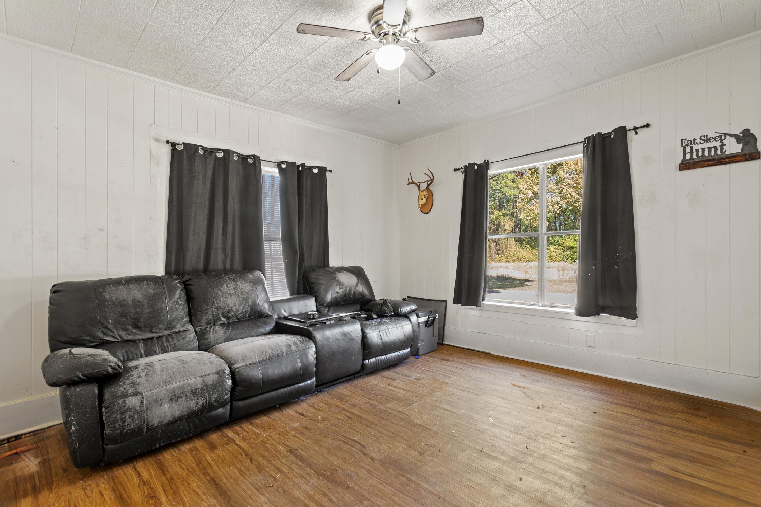 406 E Watson Street, Jefferson, TX 75657 — photo 3