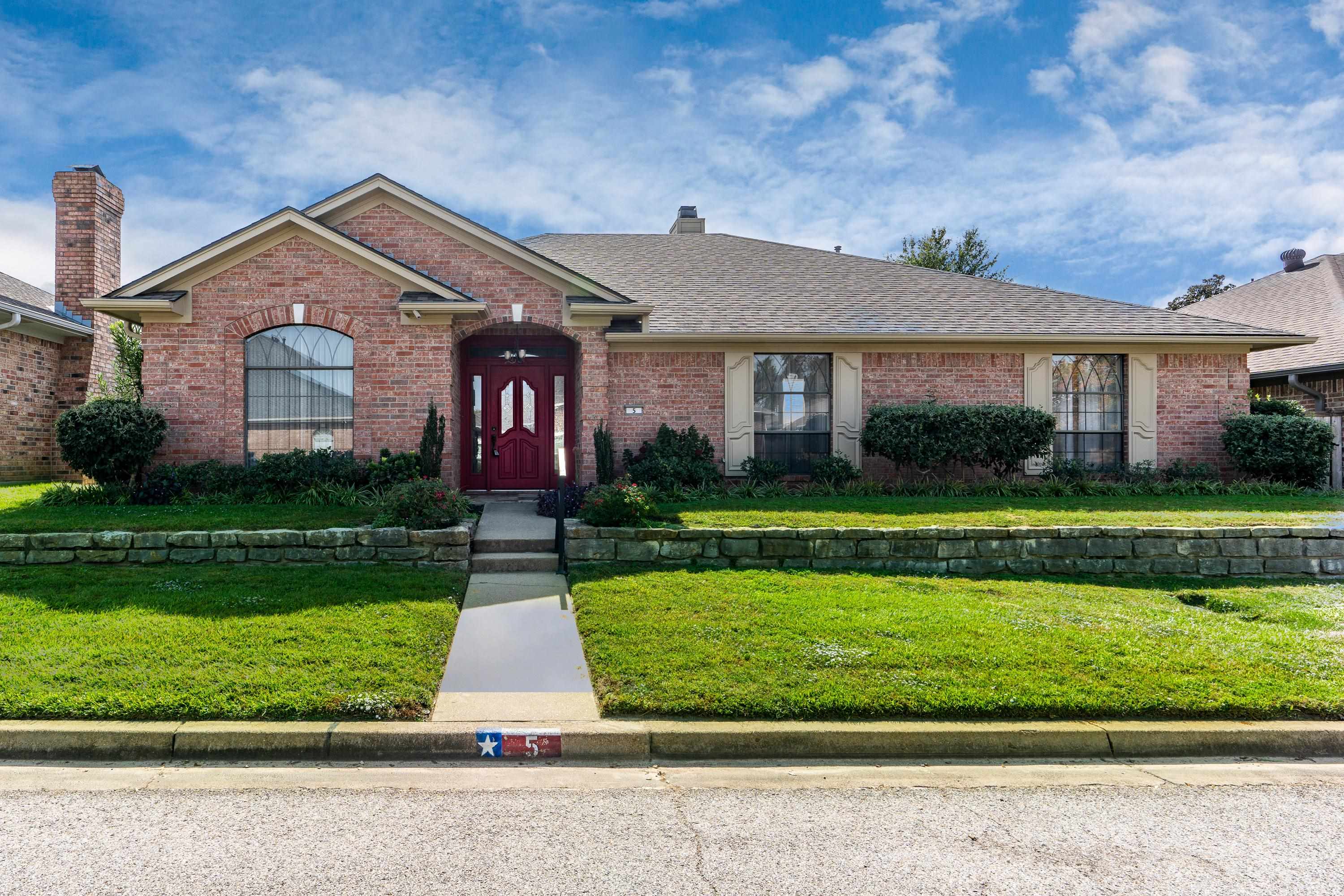 5 Friendswood — photo
