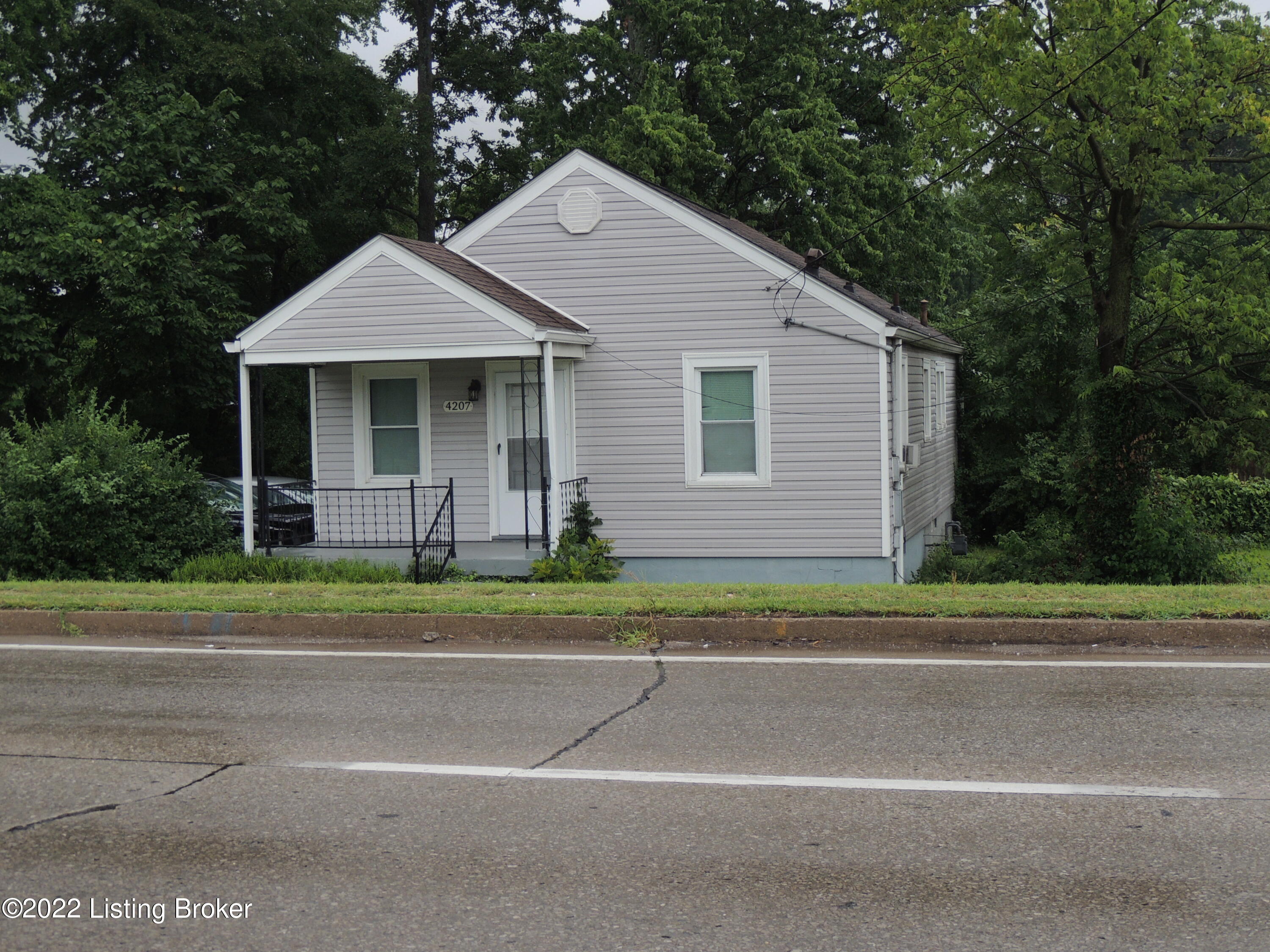 4207 Outer Loop — photo