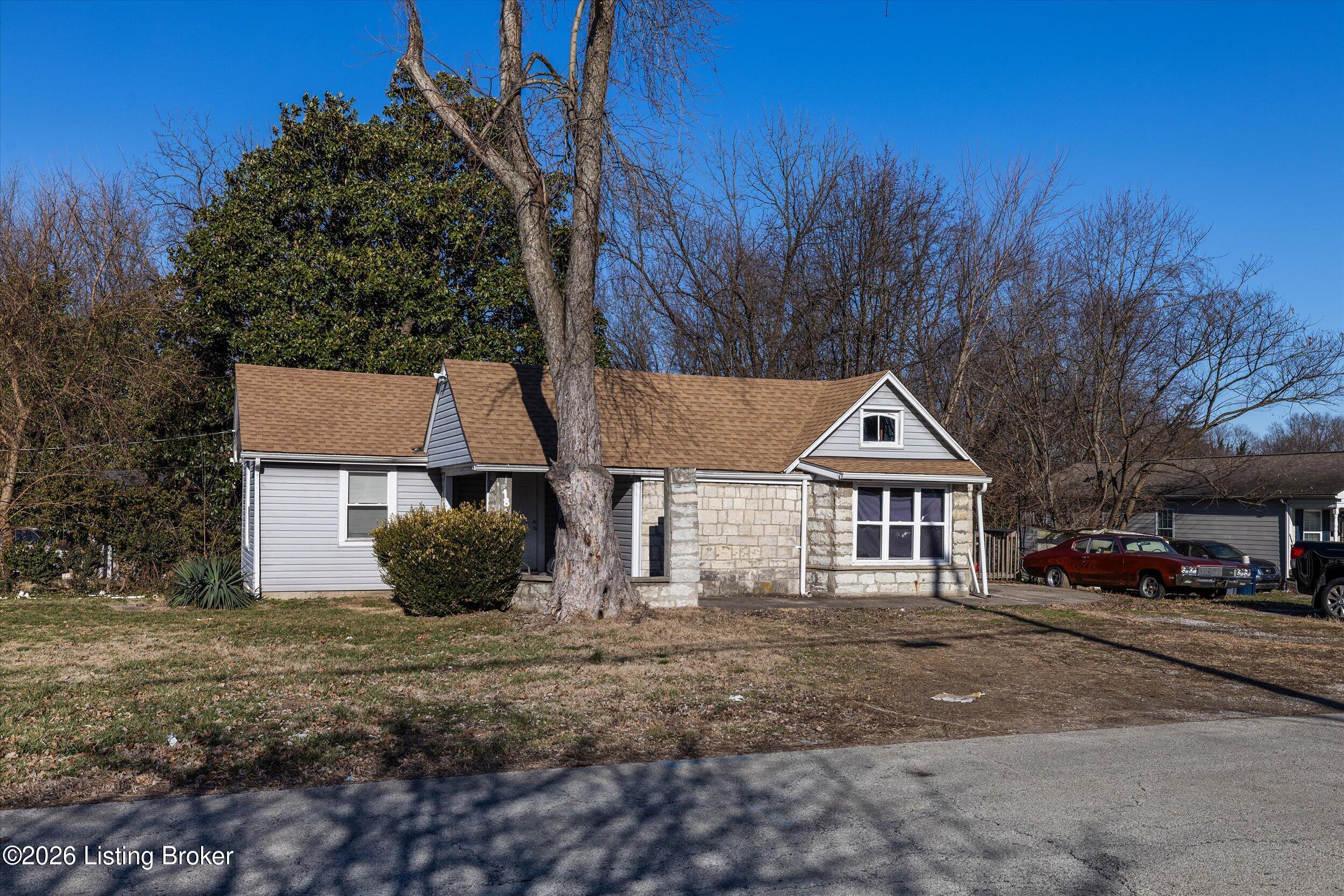 1811 Rockford Ln — photo