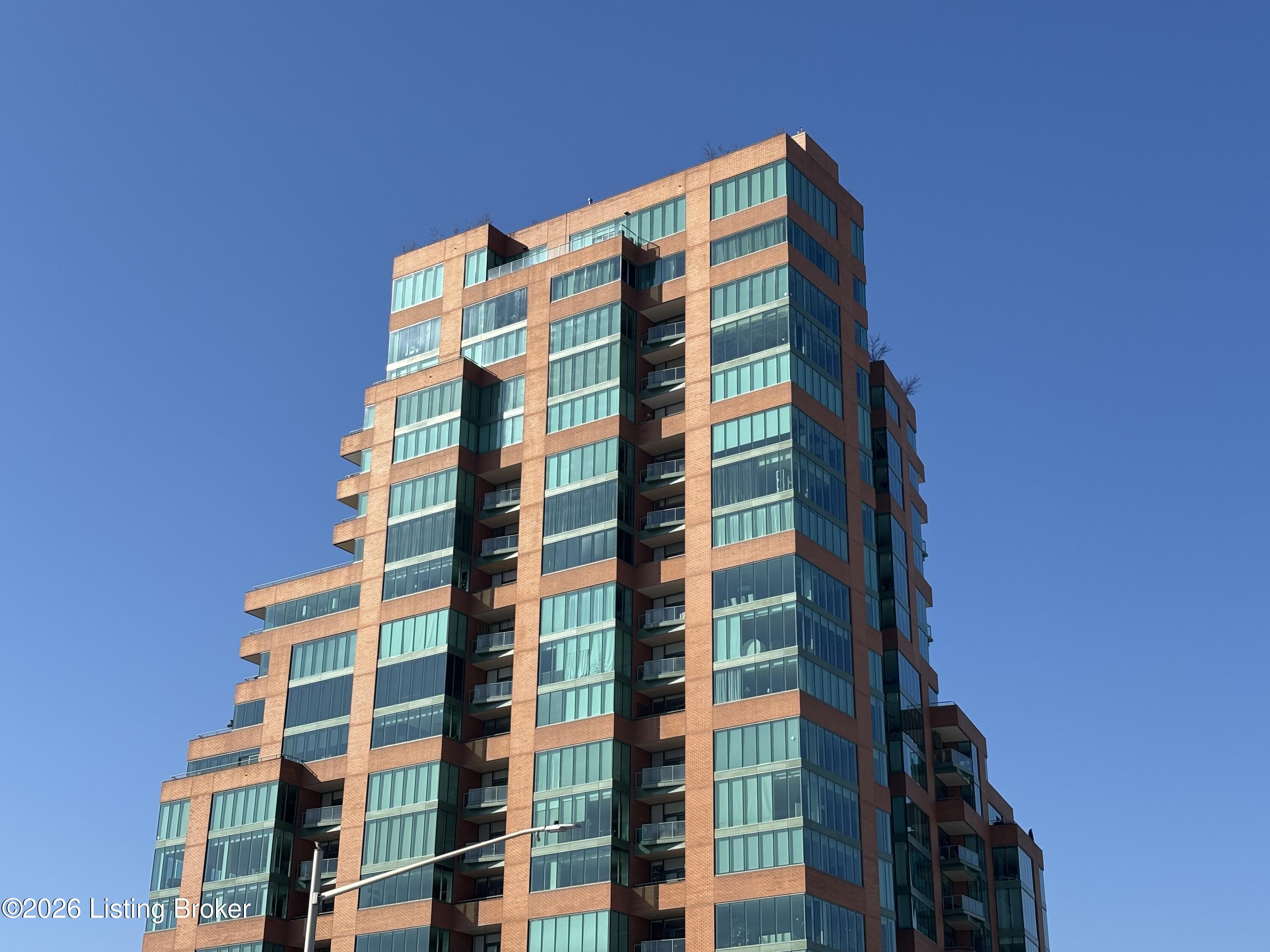 222 E Witherspoon St 401-403 — photo