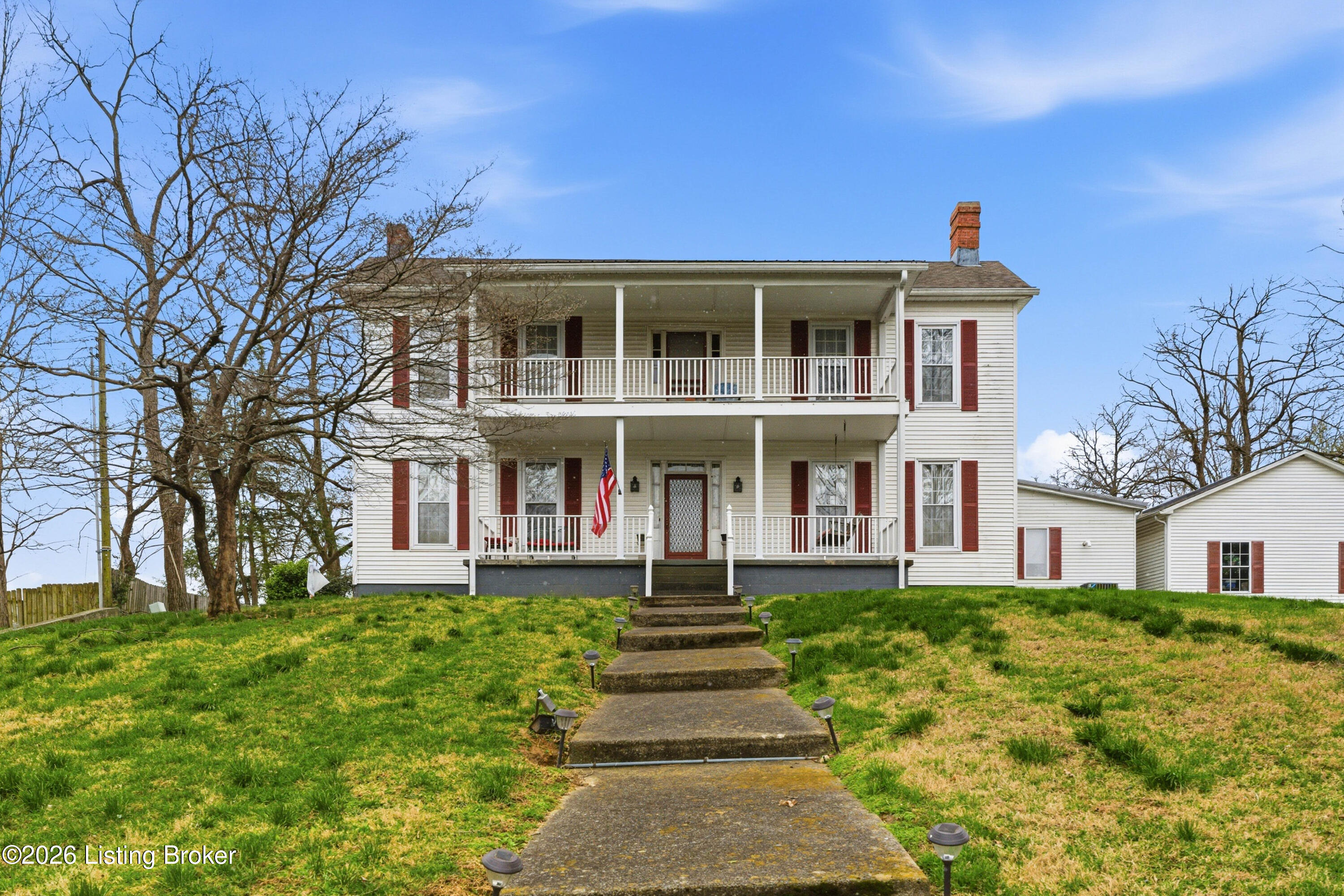 318 W Walnut St — photo