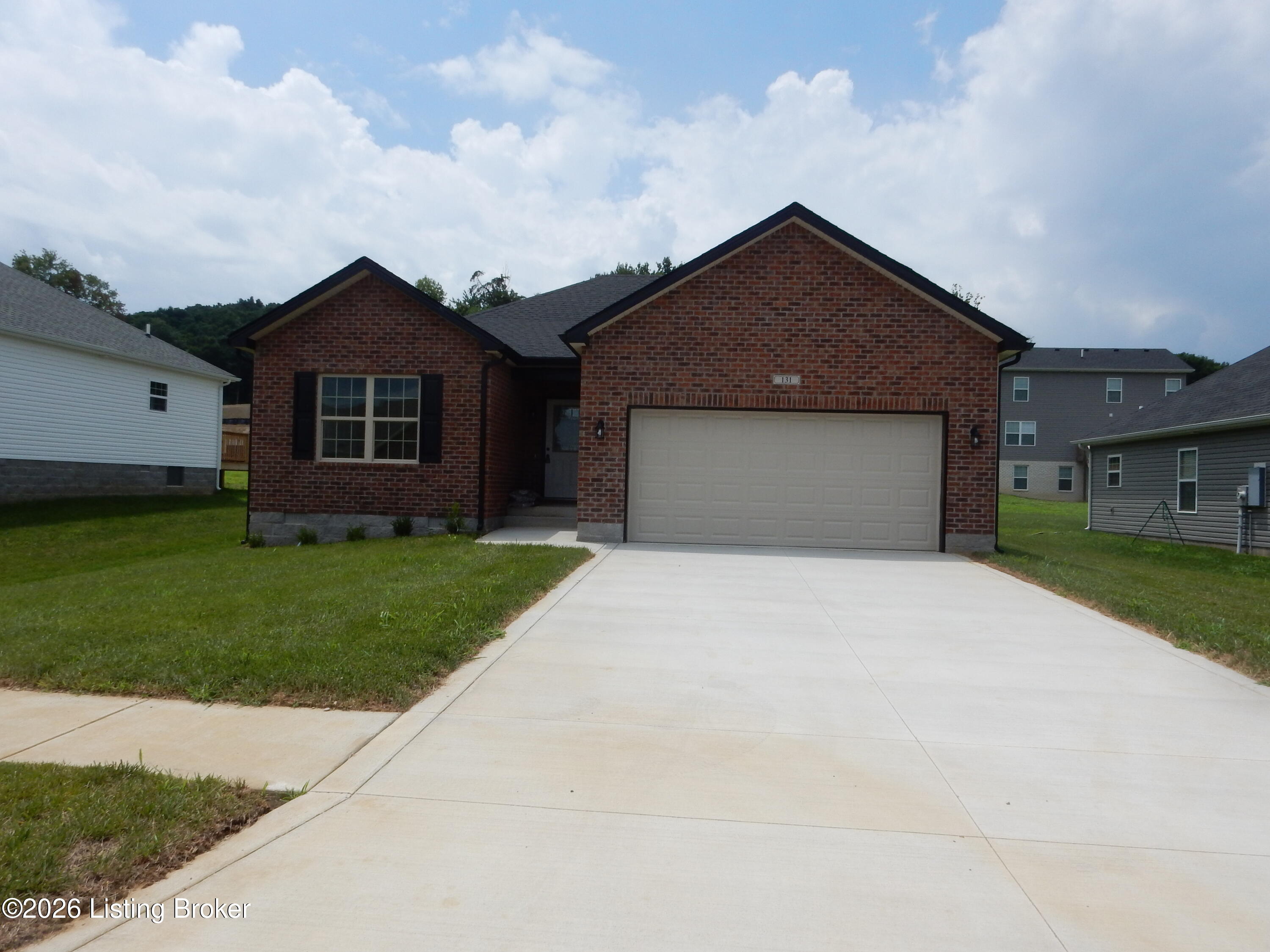 131 Diane Ct — photo