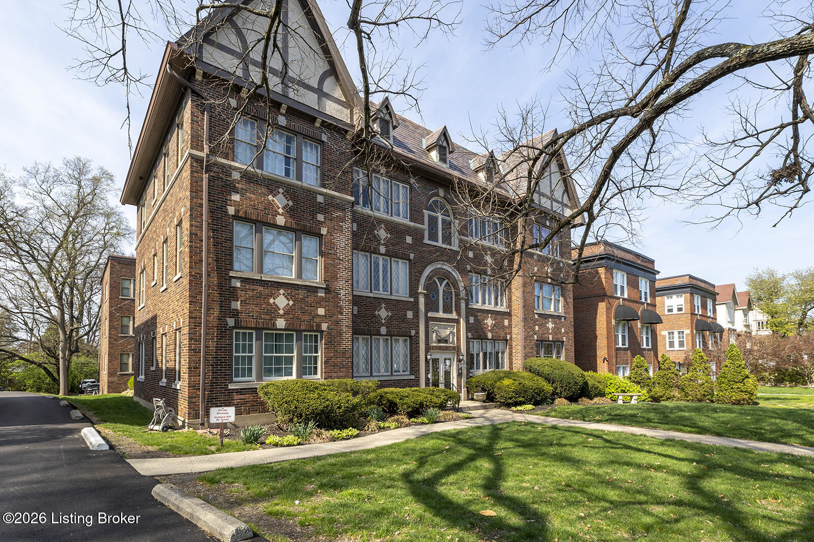 2043 Douglass Blvd Apt 21 — photo