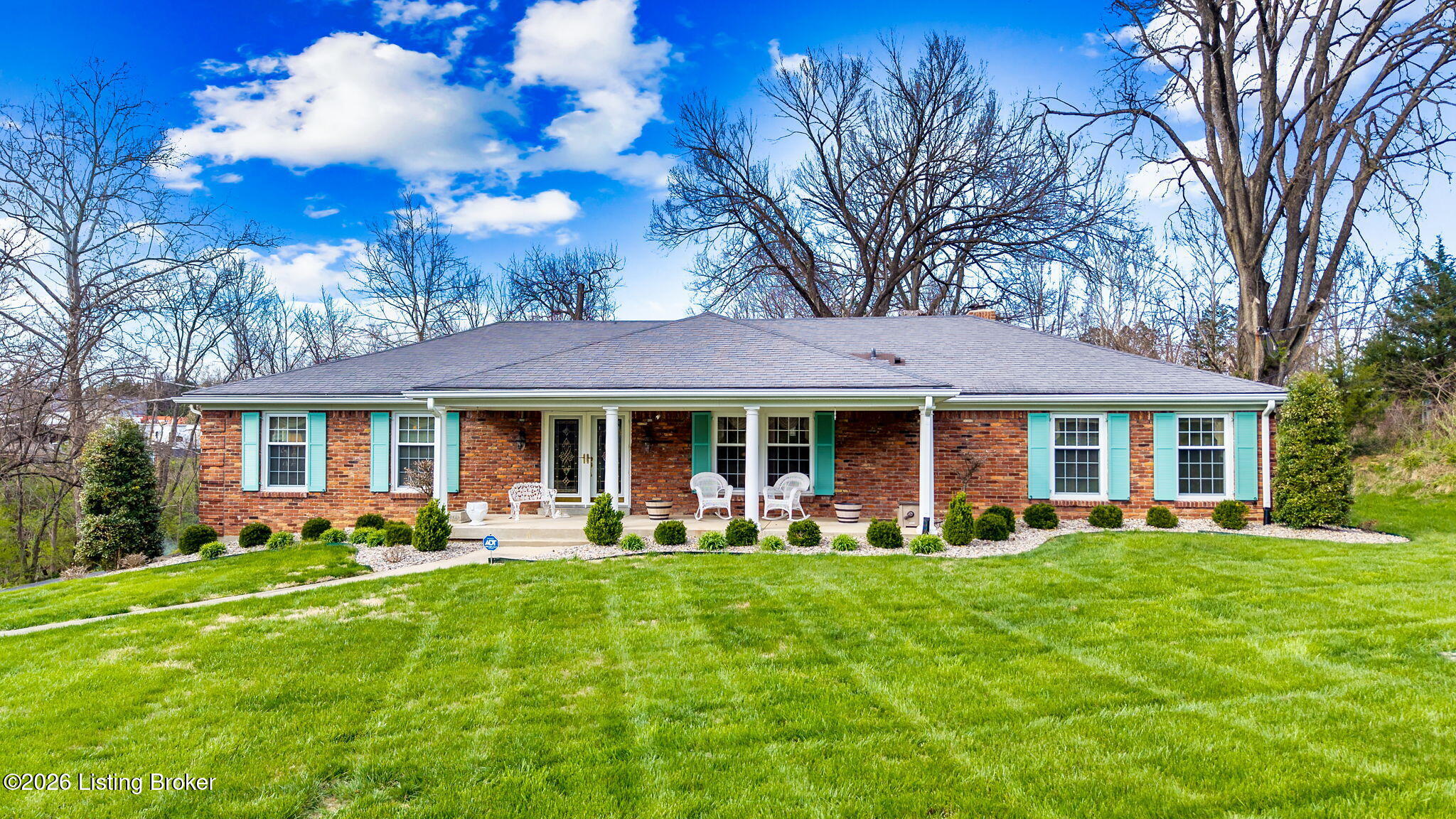 3216 Chenoweth Run Rd — photo
