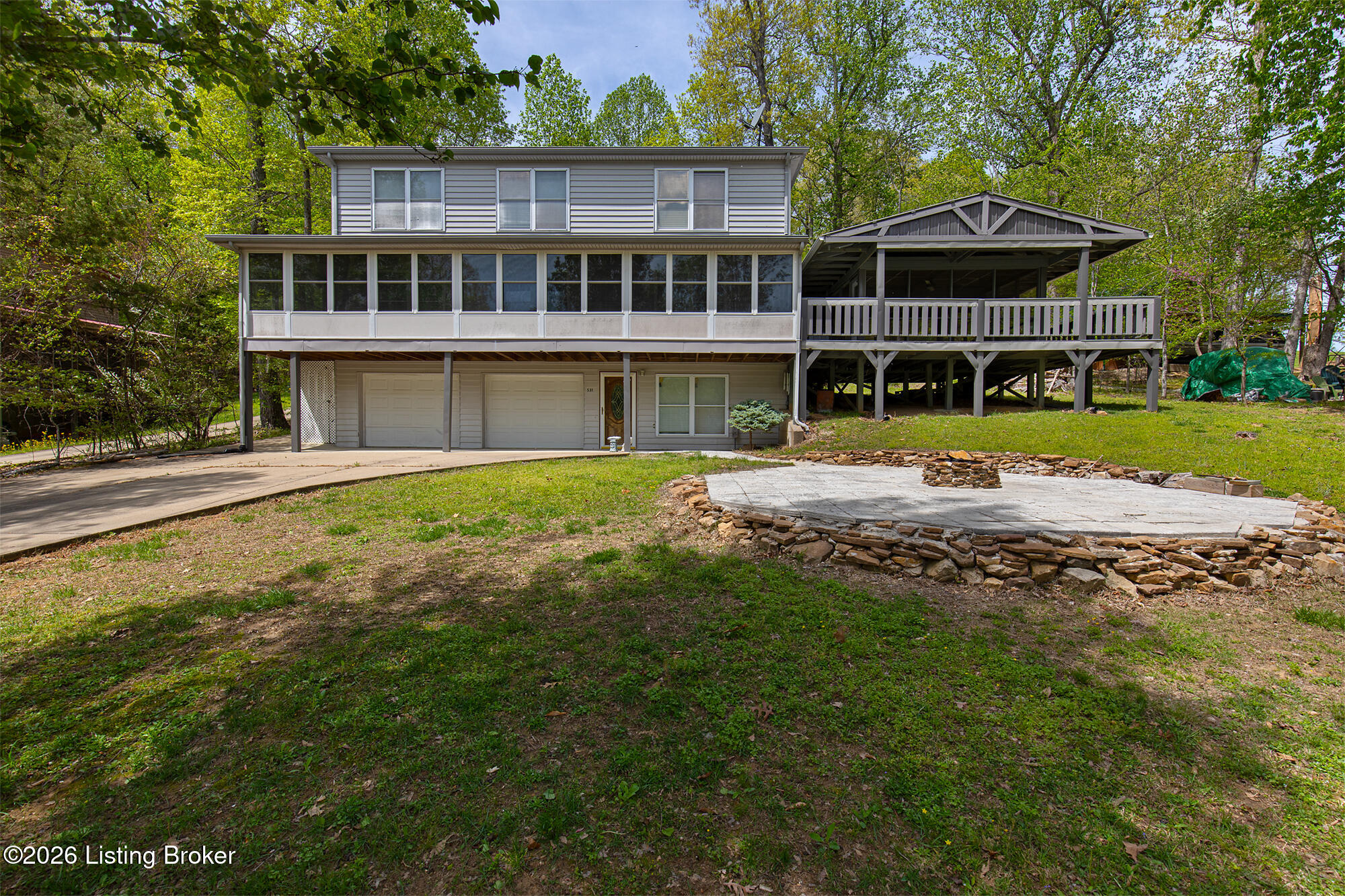 531 Lakeshore Dr — photo
