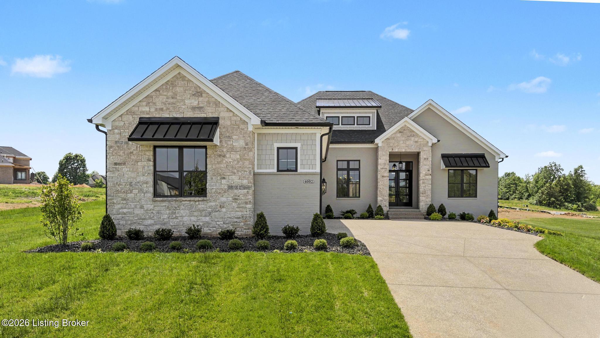 4002 Paramont Commons — photo
