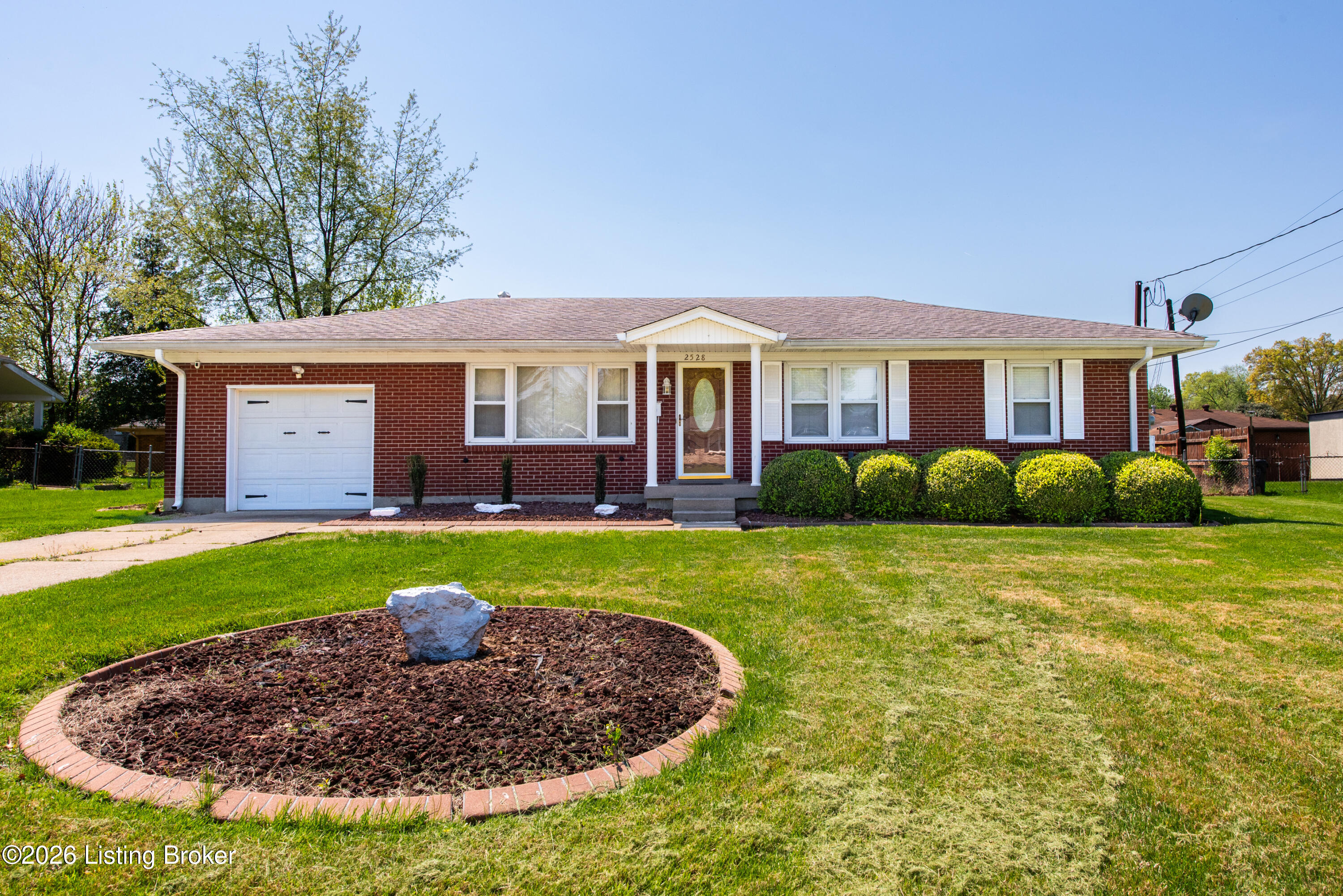 2528 Hampstead Dr — photo