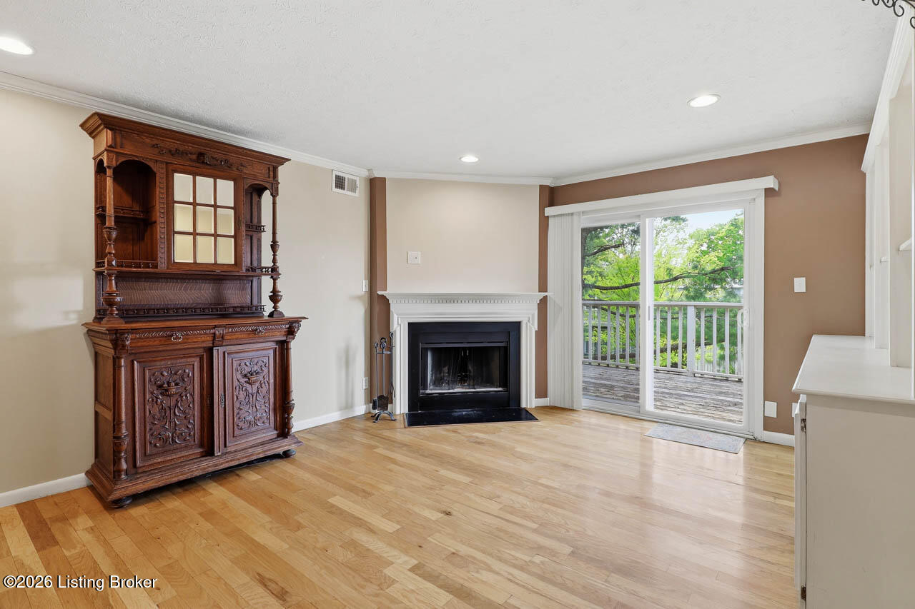1935 Gardiner Ln D62 — photo